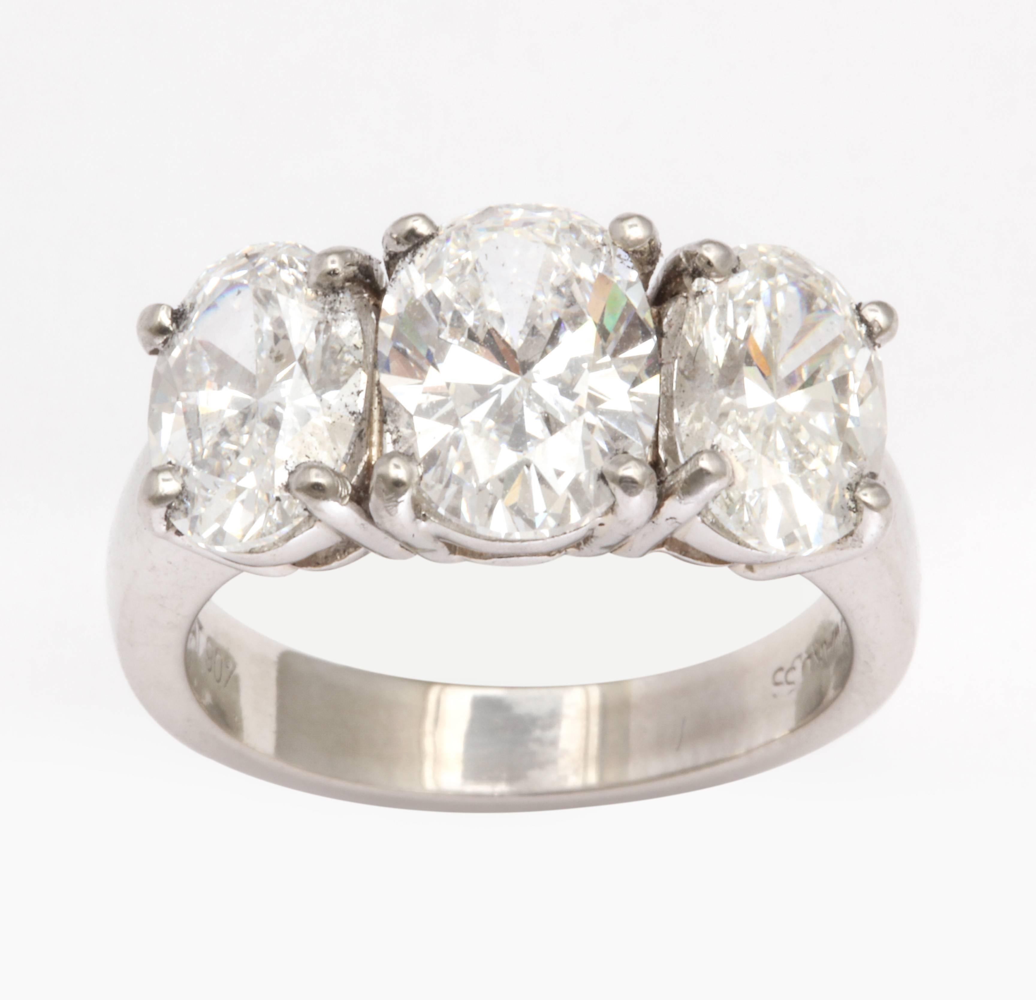 Women's  Classic Vintage Three Stone Platinum Diamond Ring 