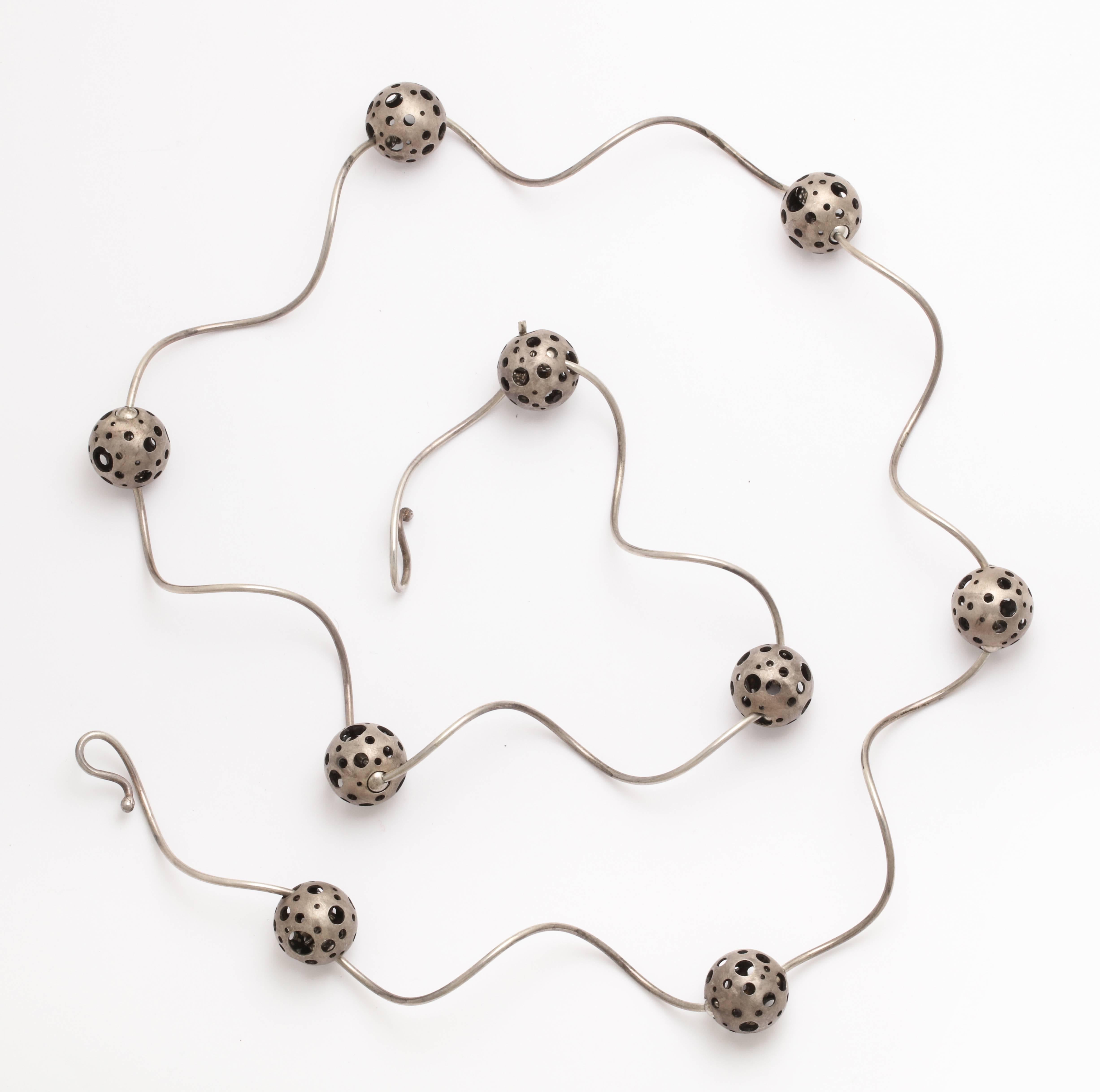 Elizabeth Garvin Modernist Silver Necklace  For Sale 4