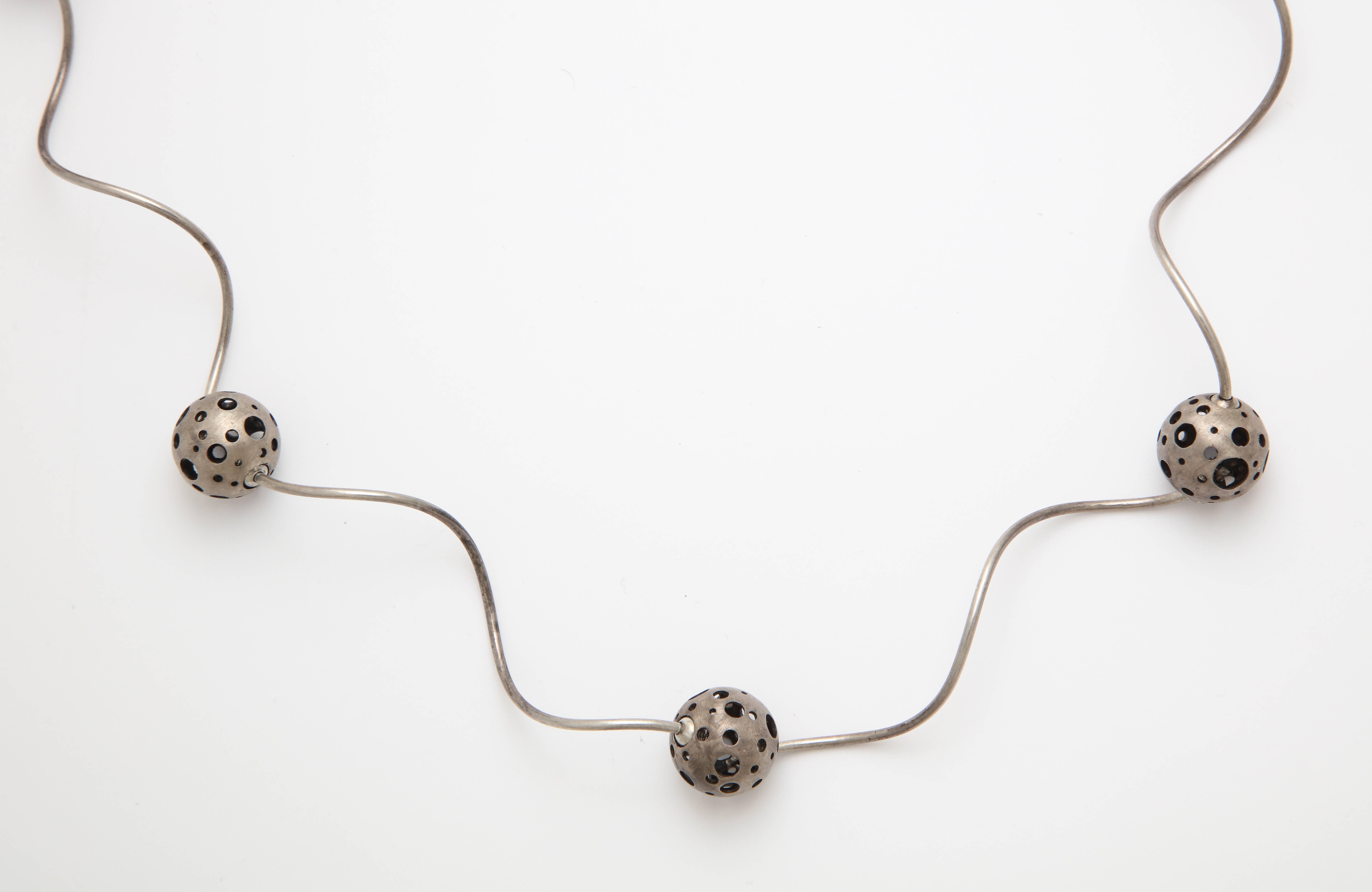 Elizabeth Garvin Modernist Silver Necklace  In Excellent Condition For Sale In New York, NY