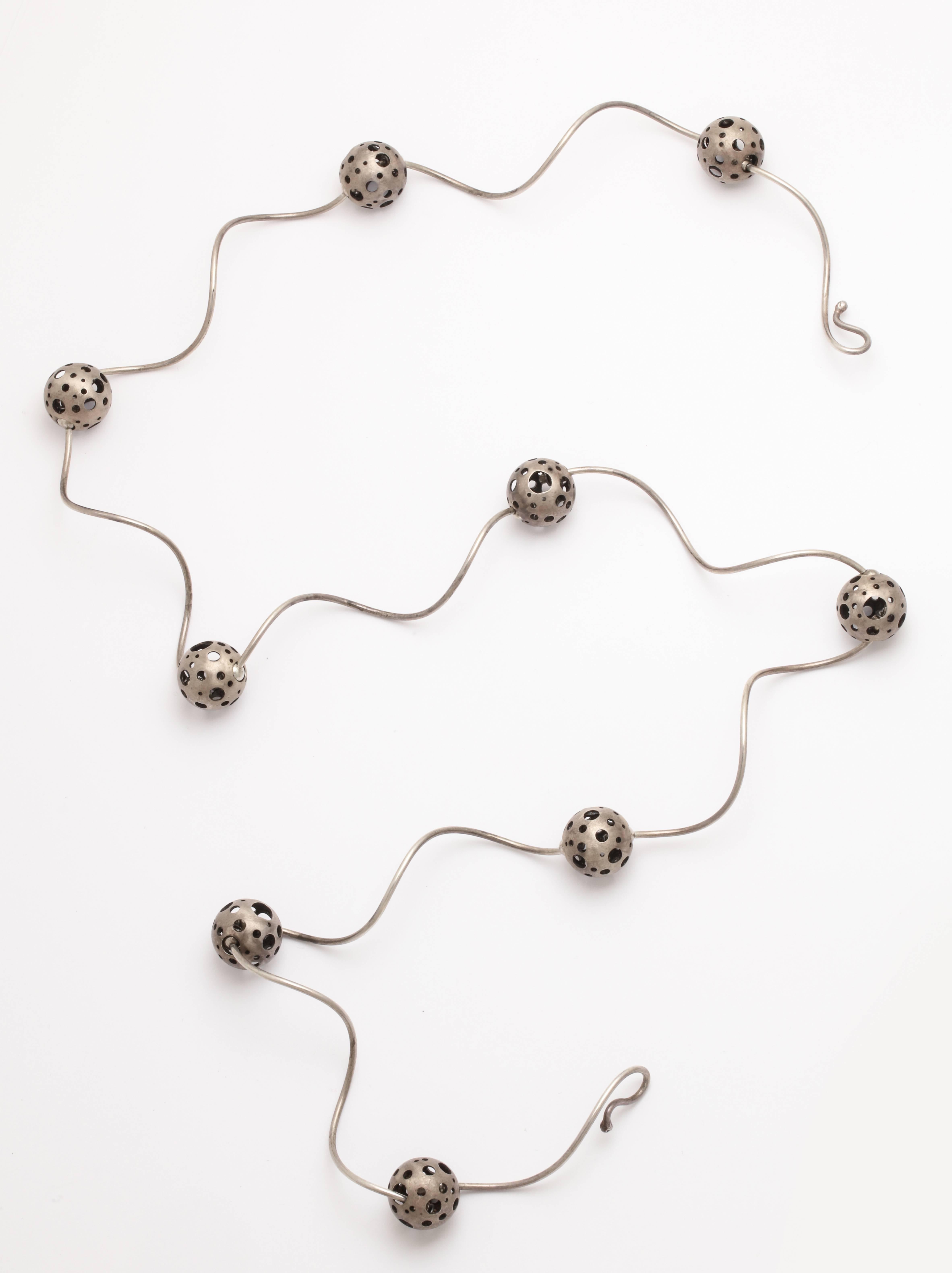 Elizabeth Garvin Modernist Silver Necklace  For Sale 3