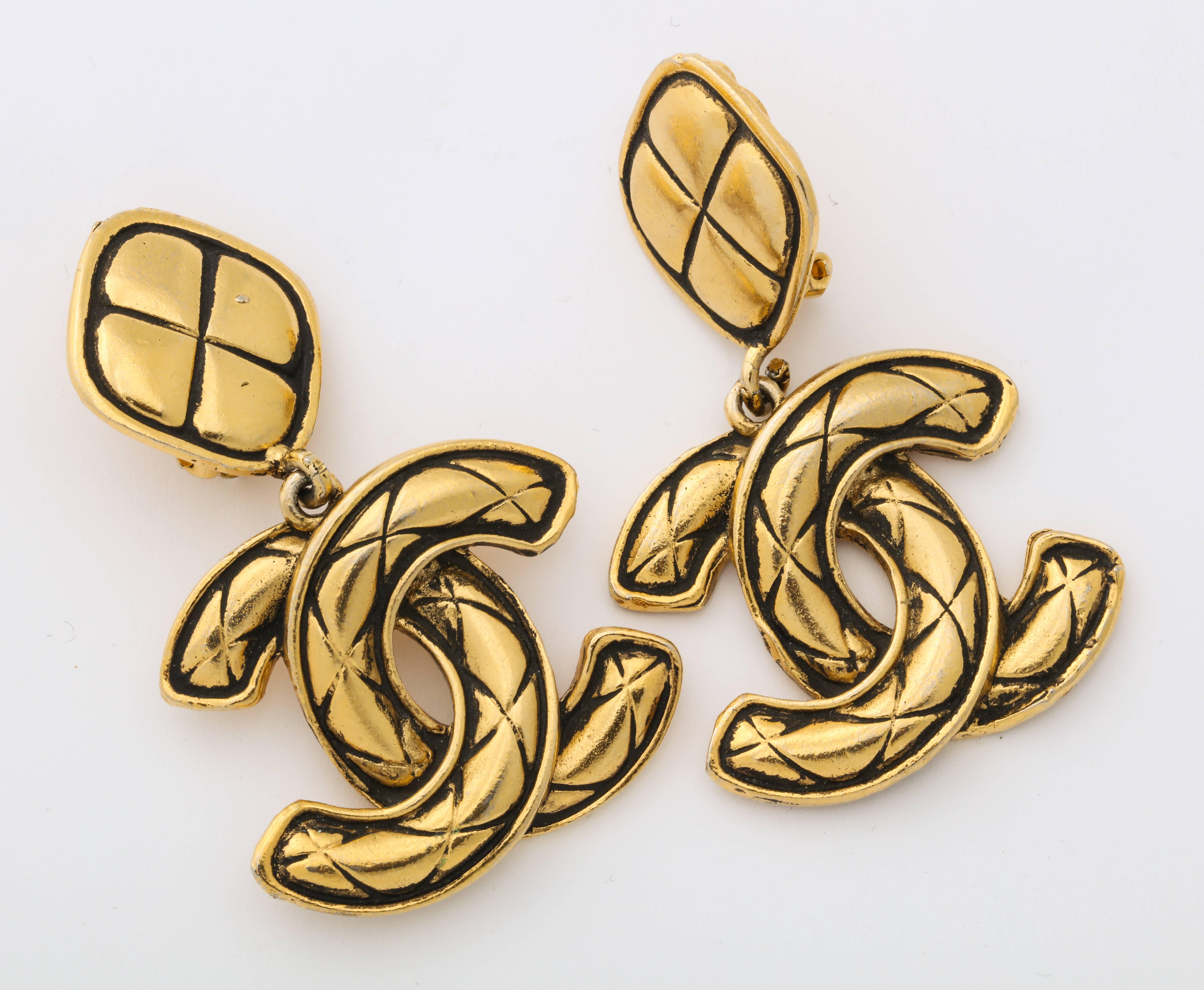 A great pair of vintage Chanel Earrings with the double C logo that hang from a quilted design medallion. Signed with the Chanel mark on the rear Chanel France.