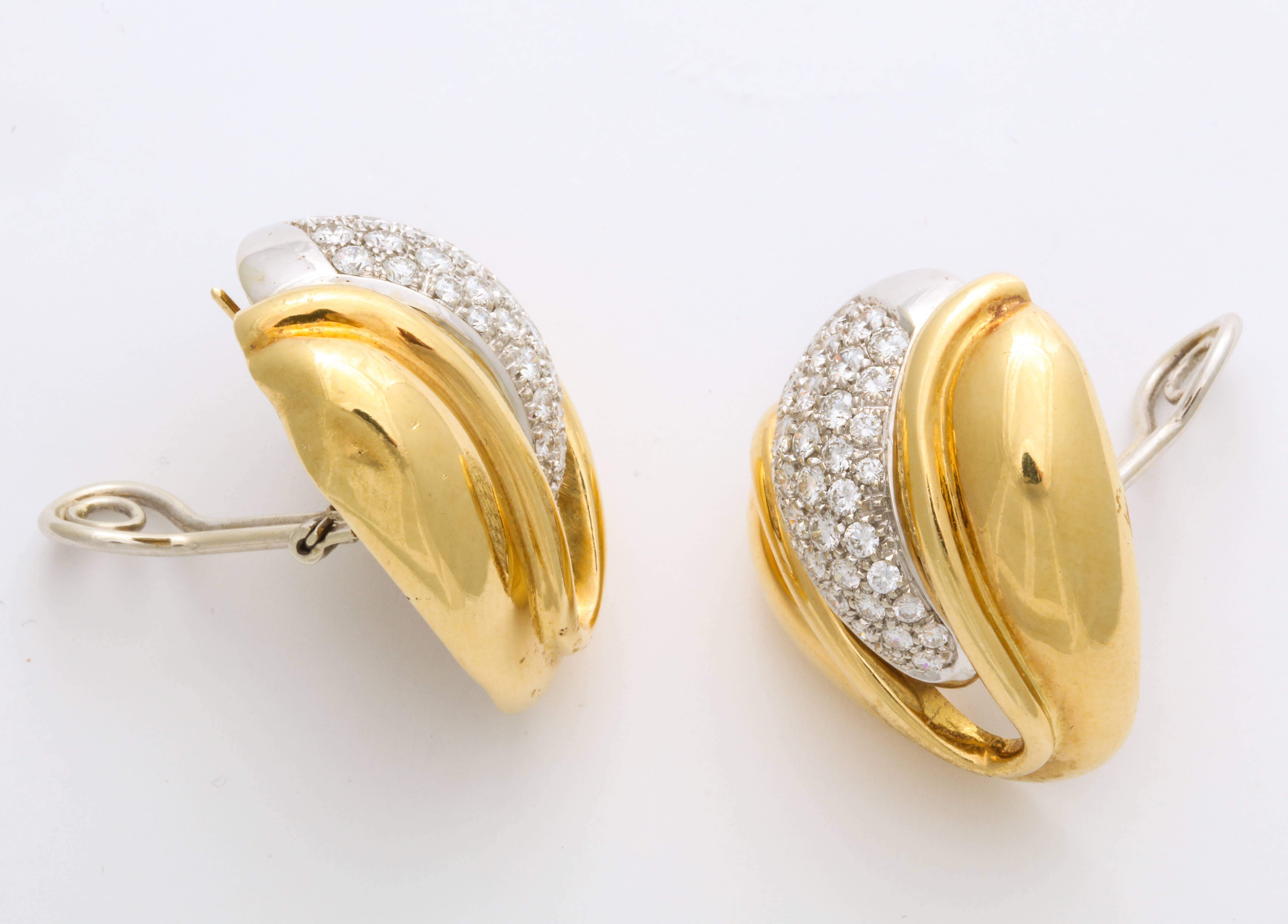  Diamond and Gold Petal Form clip Earrings In Excellent Condition For Sale In New York, NY