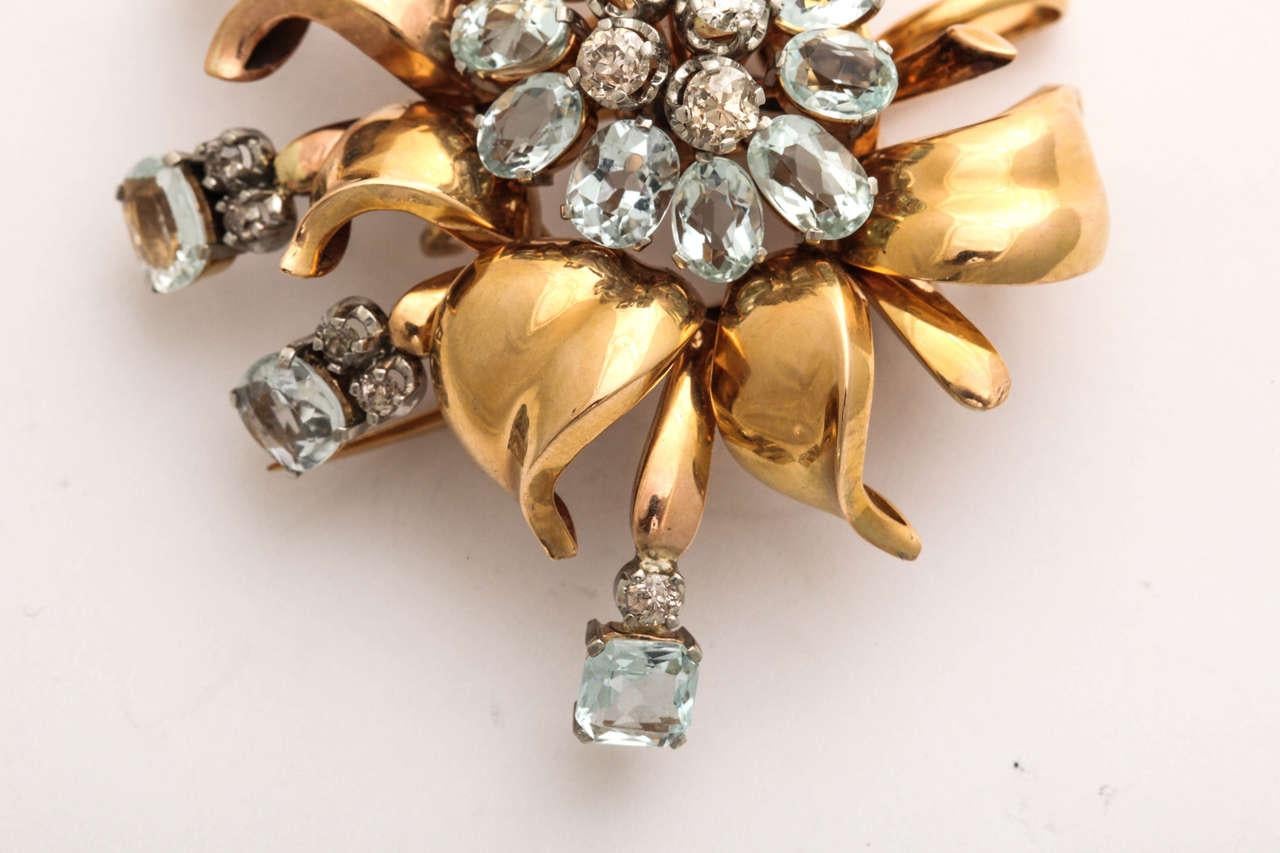 Retro Aquamarine and Diamond Gold Brooch/Pin In Good Condition For Sale In New York, NY
