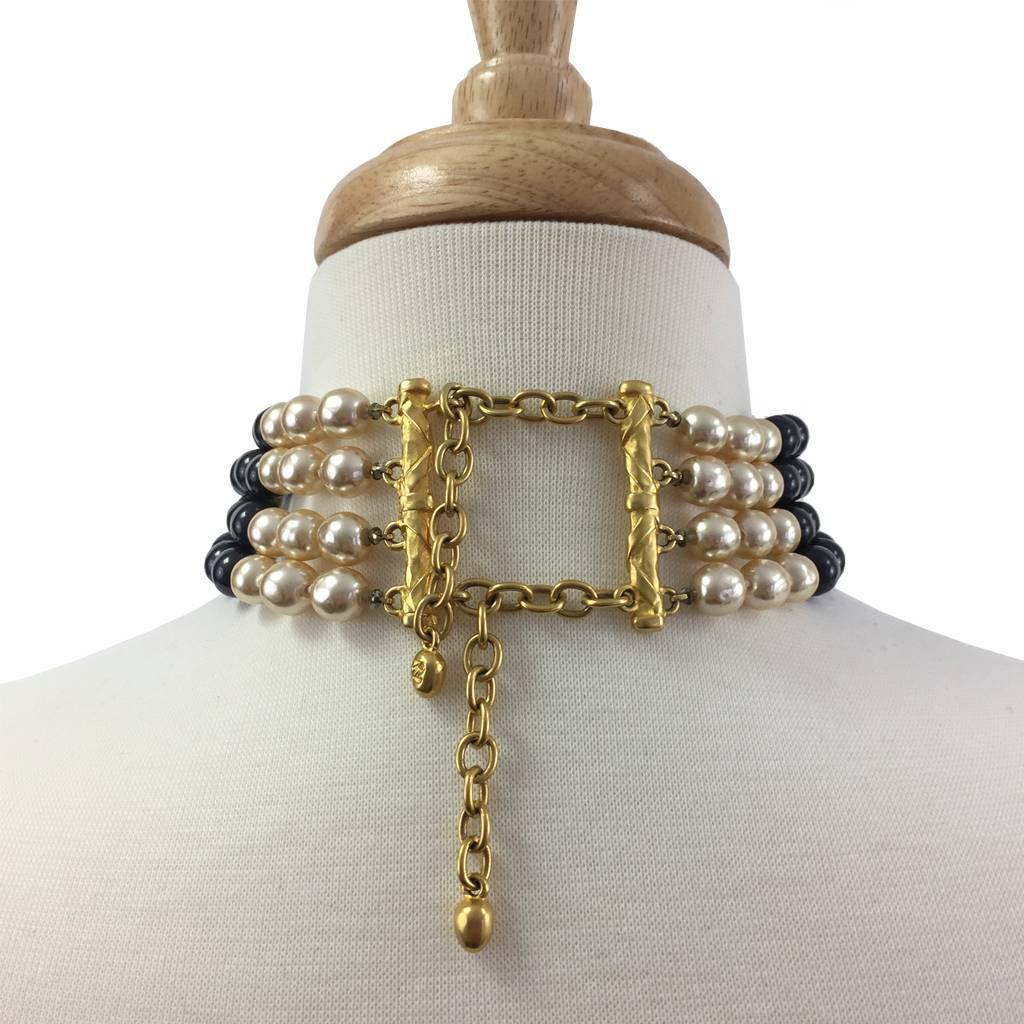1980s Karl Lagerfeld chunky bi-coloured baroque pearl choker.
The necklace (adjustable 350mm/14" to 420mm/16.5" long) is made of 4 STRANDS alternating hand knotted cream and black pearls. Necklace closes with gold tone chunky bar and