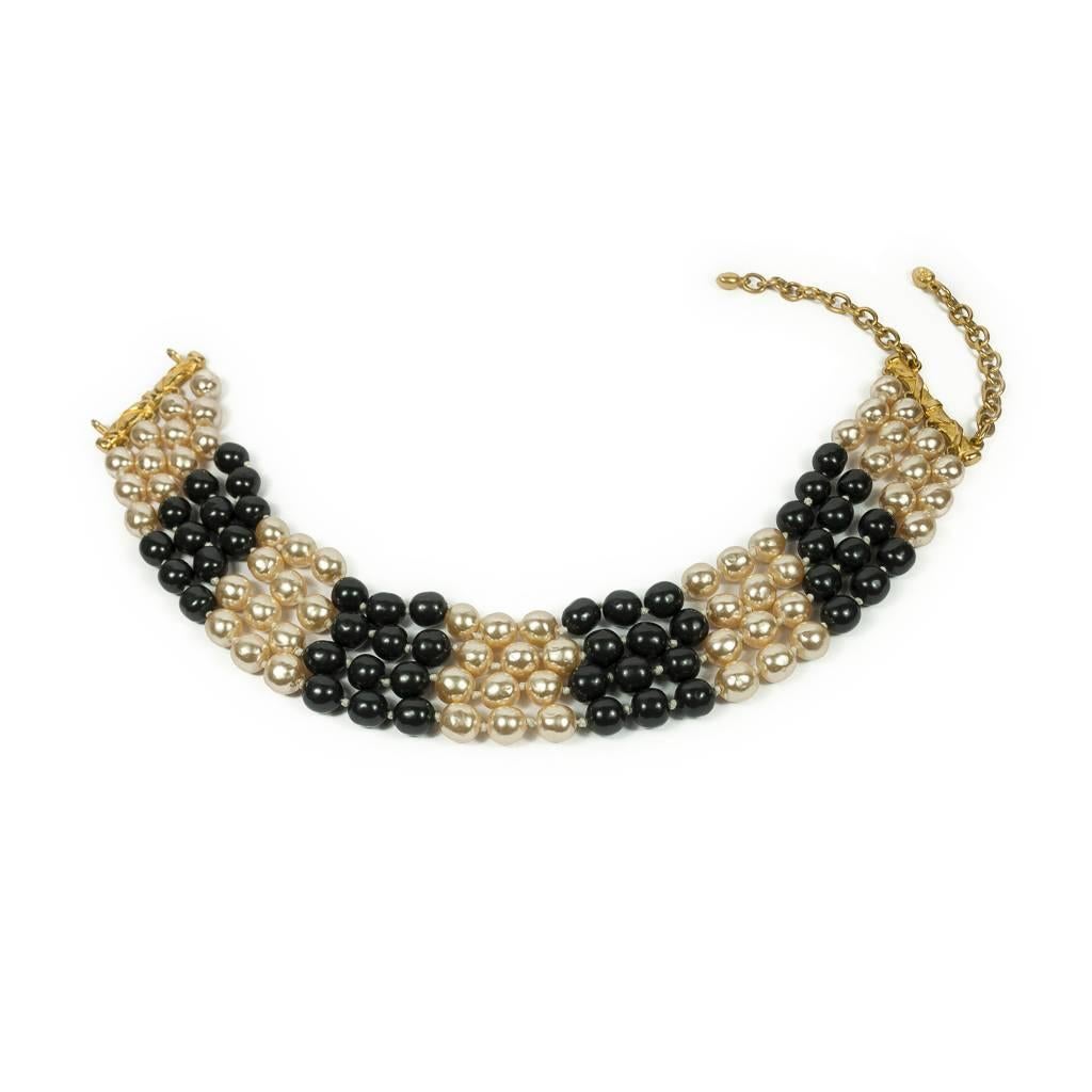Karl Lagerfeld Black and Cream Faux Pearls Twisted Choker, 1980s  In Excellent Condition For Sale In London, GB