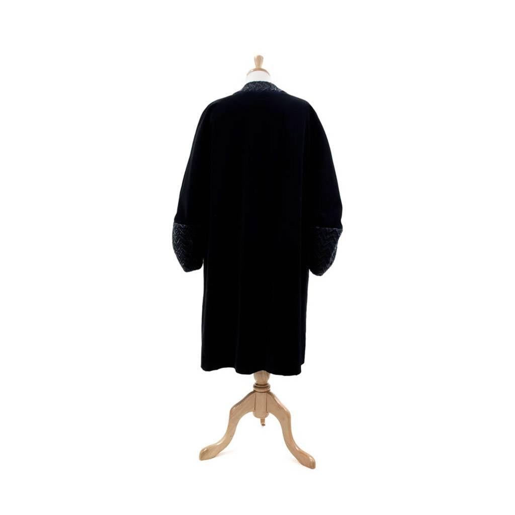 Bespoke Italian Black  Velvet Evening Coat with Lurex Chenille Embroidery, 1960s In Excellent Condition For Sale In London, GB