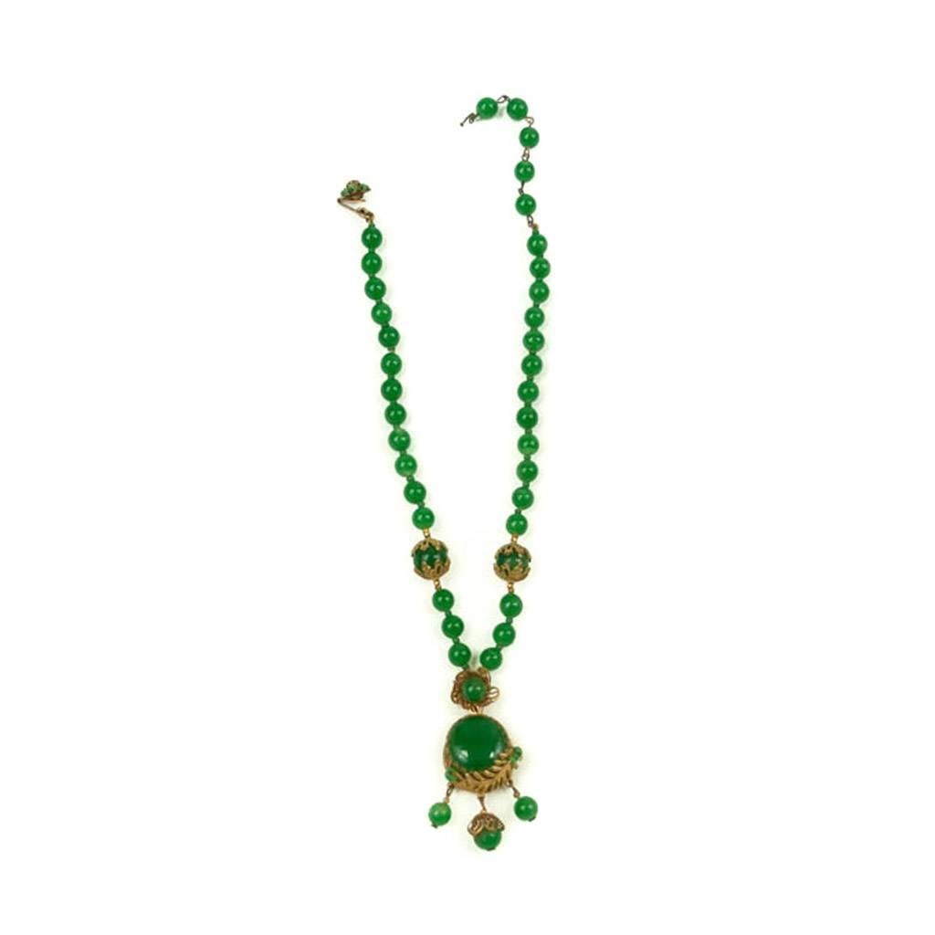 Miriam Haskell signed Green Glass Bead Necklace, 1940s  In Excellent Condition For Sale In London, GB