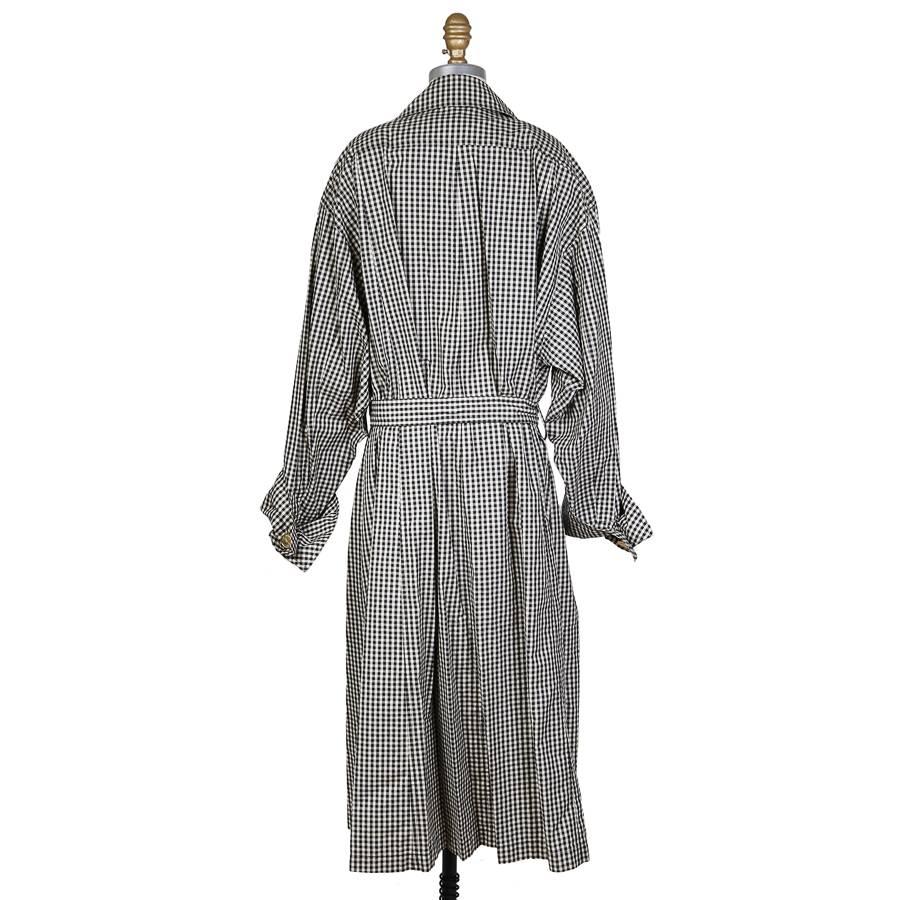 This is a gingham trench by Chanel c. 1980s.  It has an oversized fit and comes with a matching belt.

22