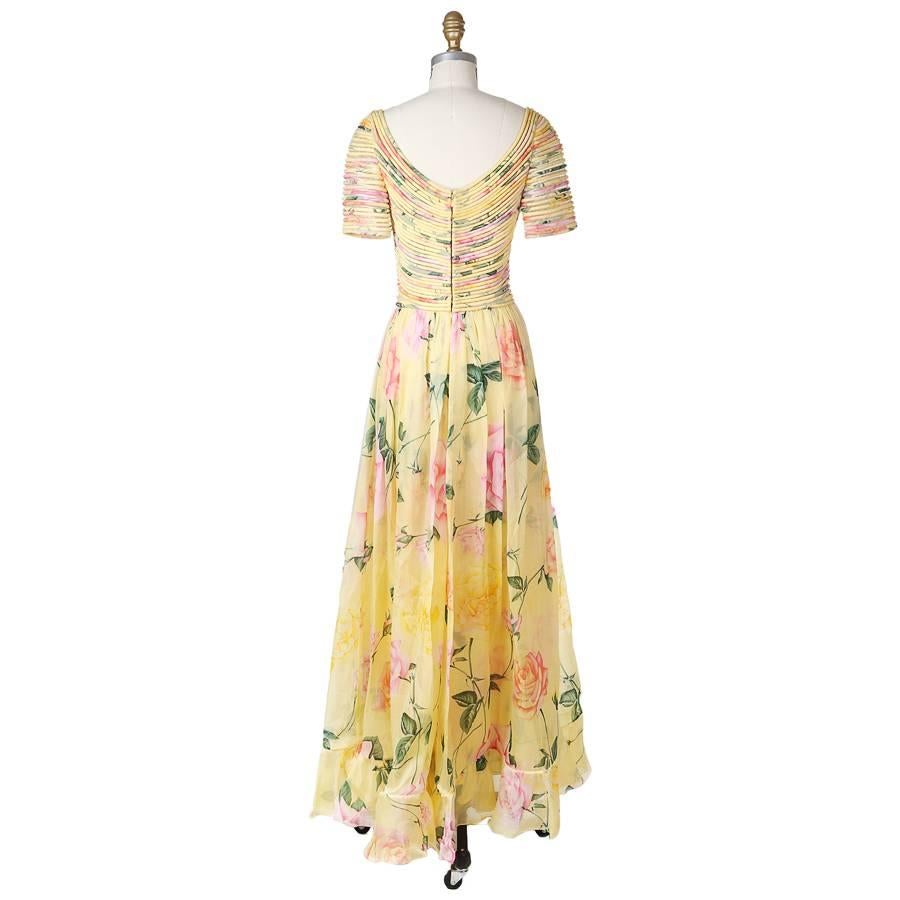 Valentino Couture Organza Dress
Yellow with Floral Print Silk
Floral Rose Print Design
Ribbed Piping Torso
Size 6
Excellent condition