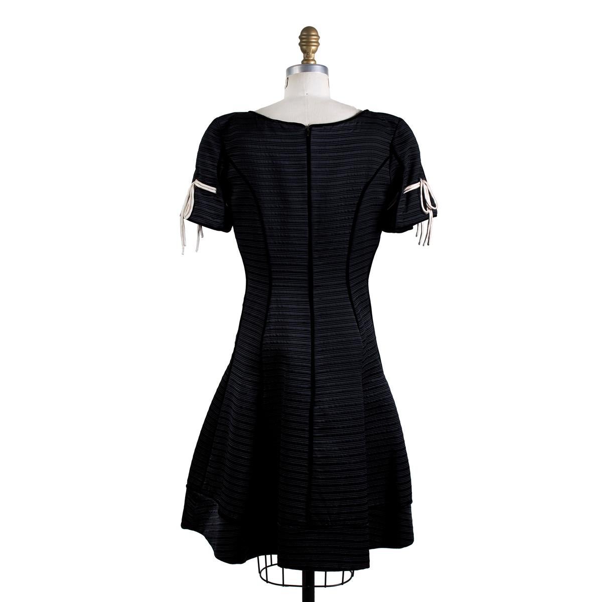 Vintage dress from Valentino
Horizontal quilting on heavy black silk
White silk string ties around sleeves
Flared skirt
Back zipper closure
Condition: Excellent vintage condition
Size/Measurements:
Size 6
36