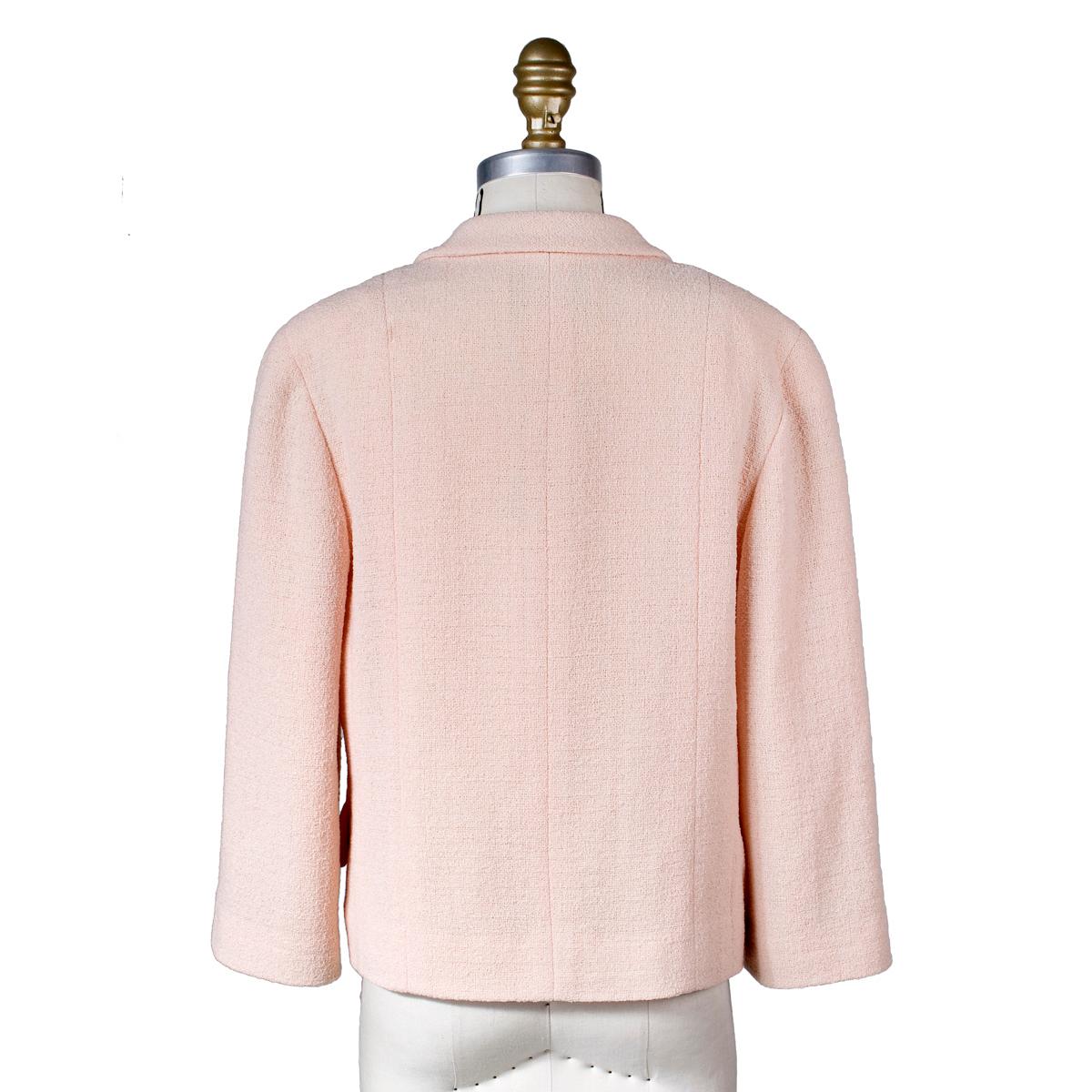 Jacket by Chanel from the Spring 1999 collection 
Baby pink wool
Double breasted with silver metal buttons
Condition: Great vintage condition
Size/Measurements:
Size 34
16