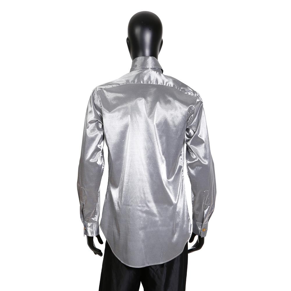 Men's shirt by Vivienne Westwood
Metallic silver lightweight fabric
High collar with buttons
Hidden button closure in front
Condition: Excellent

Size/Measurements:
Labelled size 
