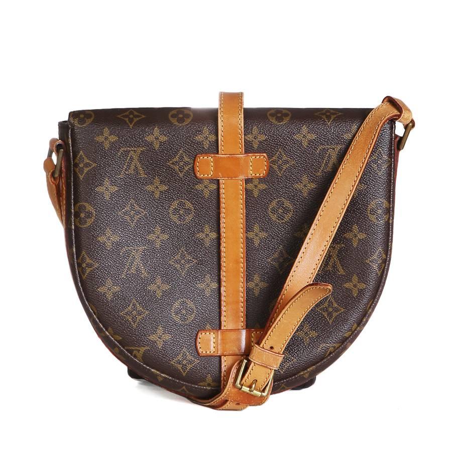 This is a cross body saddle style bag by Louis Vuitton.  It's made from leather and features the LV monogram.  Adjustable shoulder strap.

Dimensions:  10.5" x 10" x 2"
0.75" strap width
16.5" shortest strap drop, 20.5"
