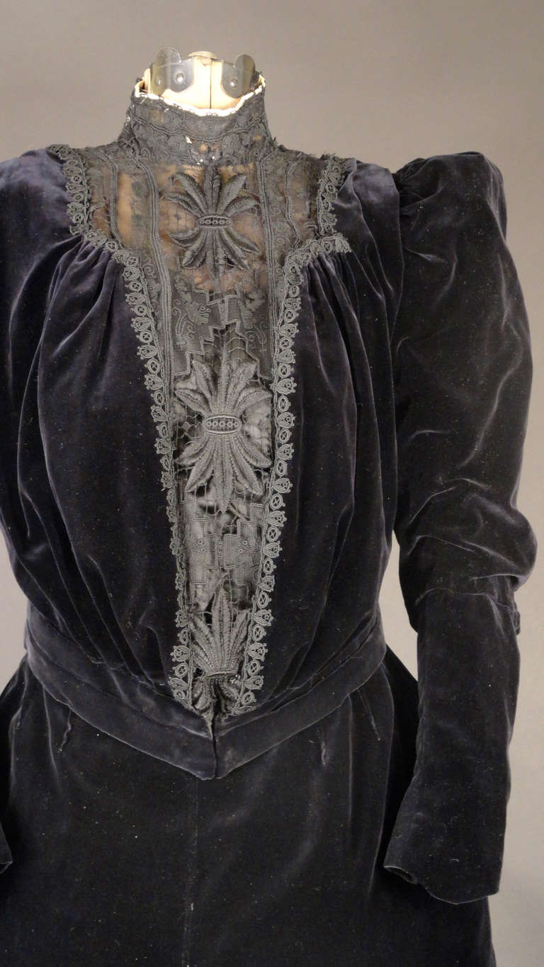 Women's c.1904 Couture Velvet & Lace Visiting Gown