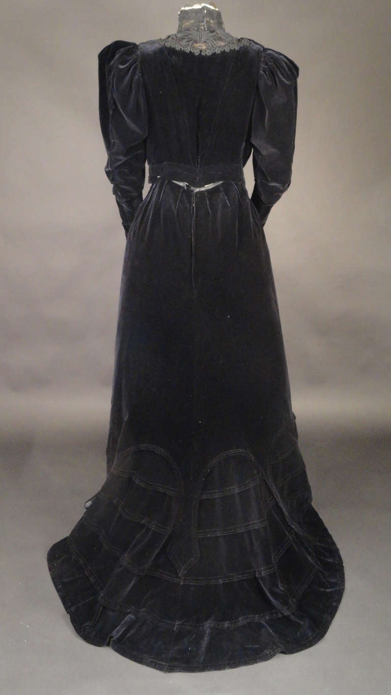 c.1904 Couture Velvet & Lace Visiting Gown 2