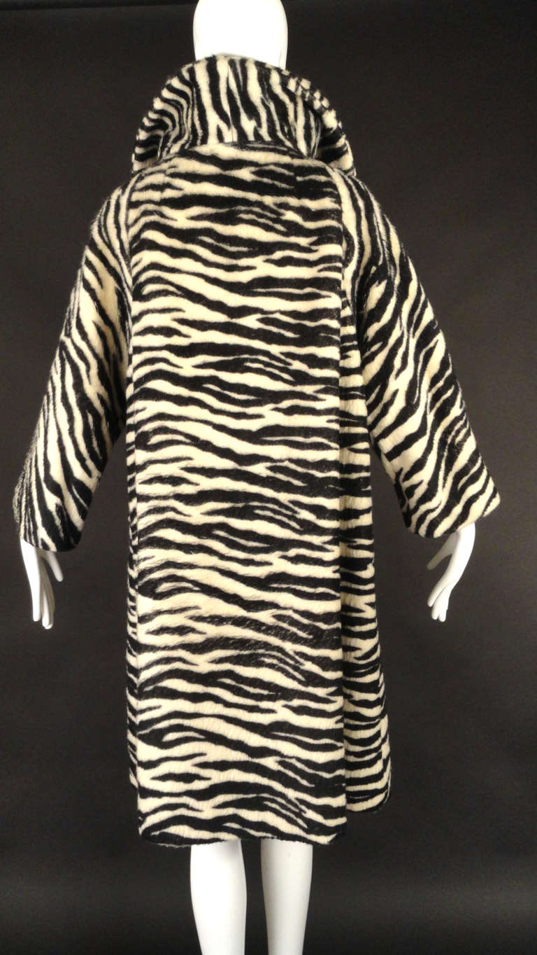 1960 Zebra Stripe Lilli Ann Mohair Coat In Good Condition In Dallas, TX