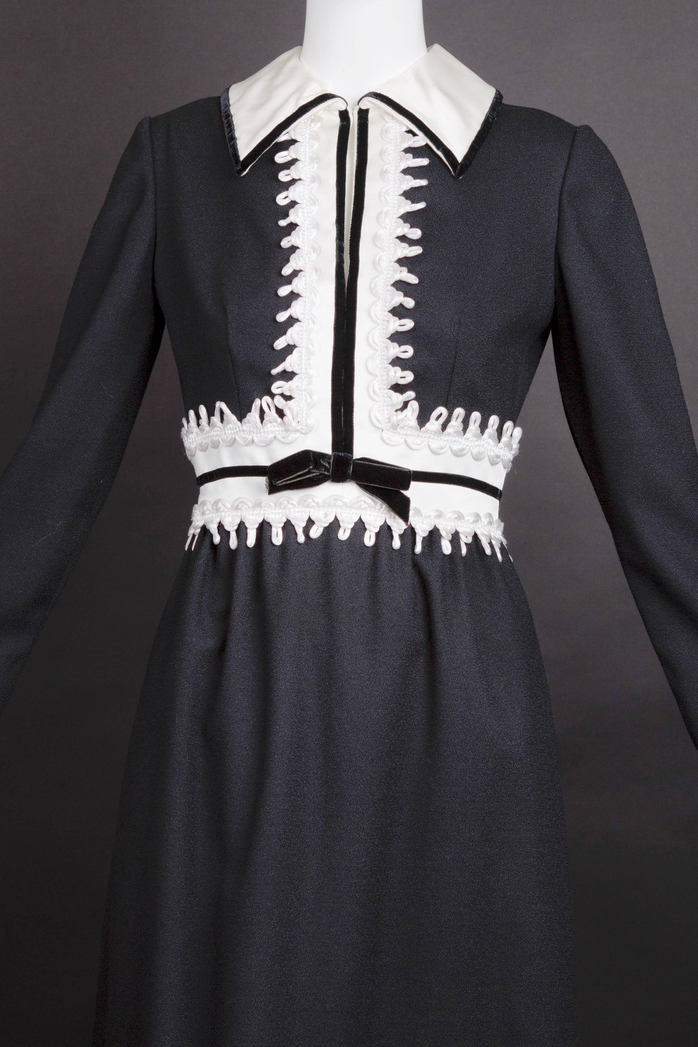 1960s Black Wool & Satin Crepe Oscar de la Renta Dress In Excellent Condition In Dallas, TX