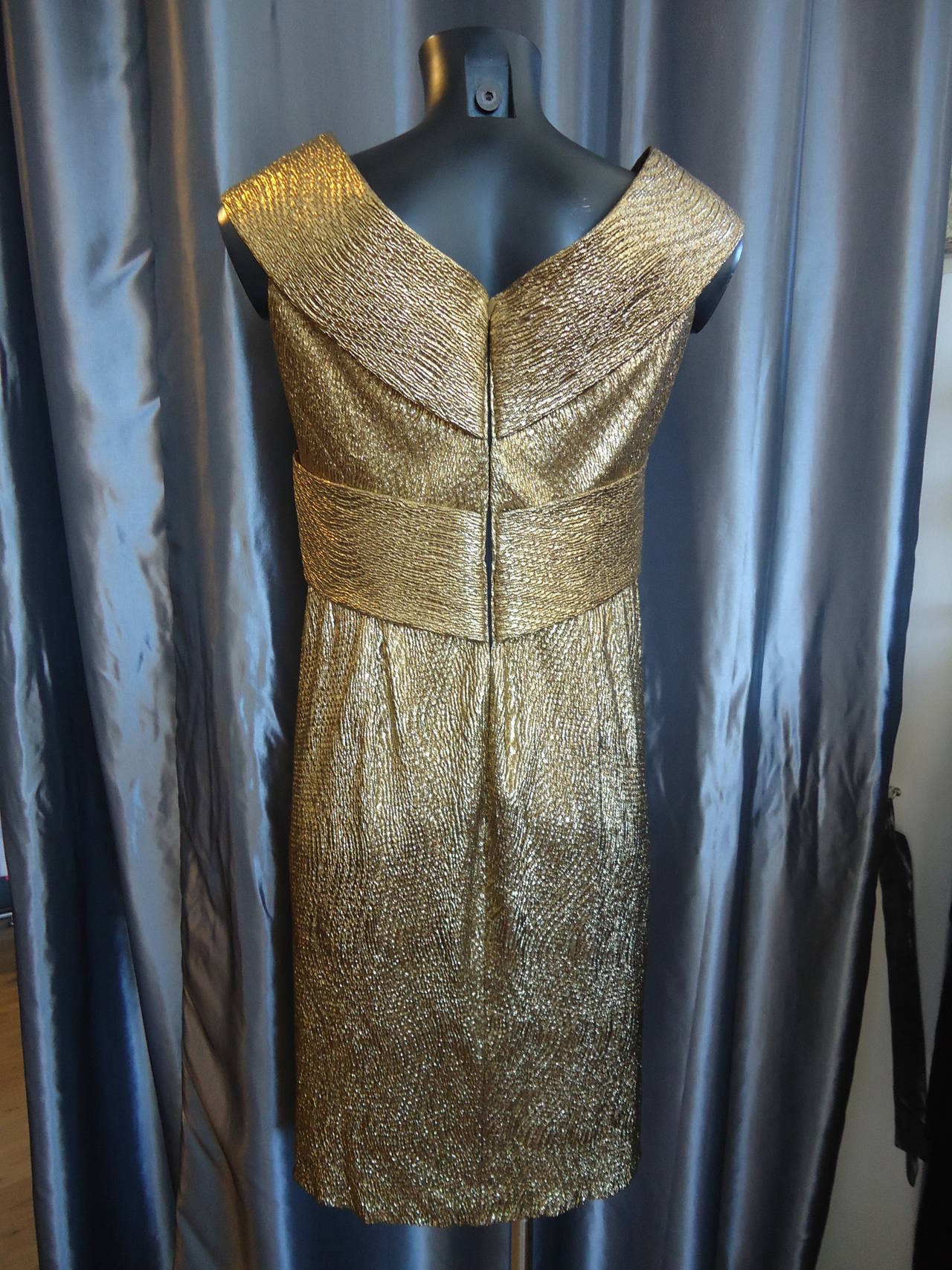 Fantastic dress made by the two british born designers Georgina Chapman and Keren Craig
Marchesa Notte, brand that creates elegant eveningwear and one of a kind couture designs, loved by red carpets celebrities and all ages women
Bronze gold