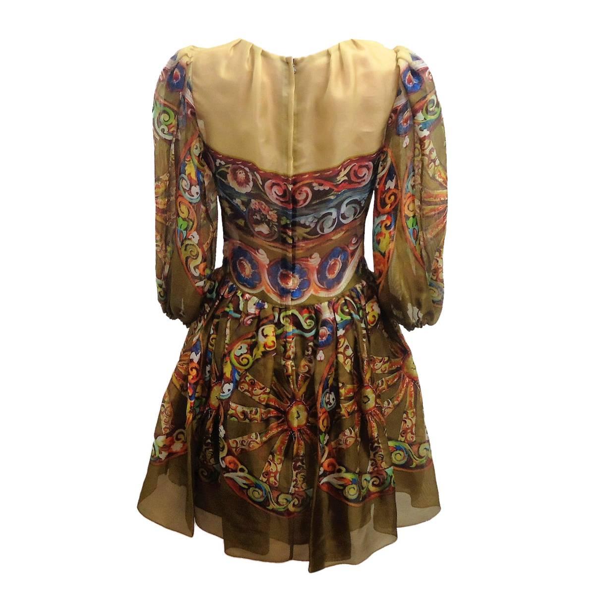 Wonderful, amazing Dolce & Gabbana défilé dress
2013 Spring Summer Collection
Floral pattern with large sicilian cart
Mustard green color base
3/4 Sleeve
With undervest
Total lenght (shoulder/hem) cm 88 (34.6 inches)
Brand tag was cut by