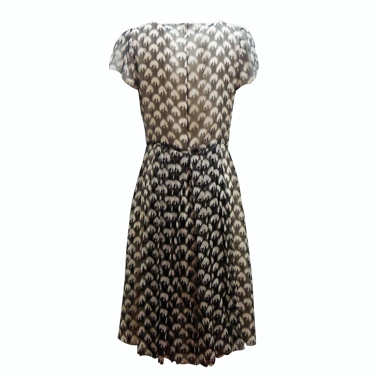 Beautiful Jason Wu dress
Silk
'800 Noblewoman pattern
Grey and cream color
With undervest
Total lenght (shoulder/hem) cm 103 (40.5 inches)
Made in Italy
Worldwide express shipping included in the price !
