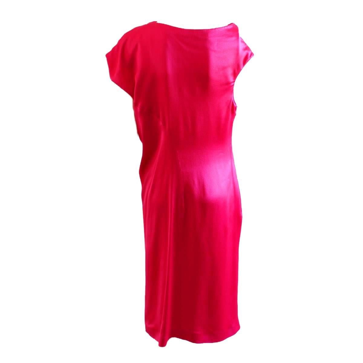 Beautiful Alexander McQueen dress
100% Silk
Fuchsia color
Sleeveless
2008 Collection
Size italian 44 (US 10)
Made in Italy
Worldwide express shipping included in the price !