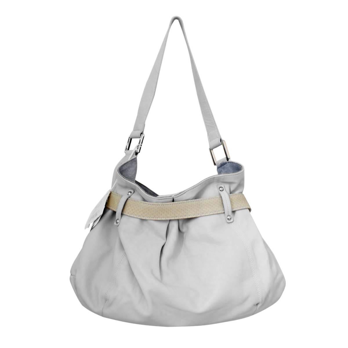 Top quality for this brand new and beautiful Brunello Cucinelli bag
Supersoft leather, nappa
Superlight
Ice color
Internal zip pocket
Cm 42 x 26 (16.5 x 10.2 inches)
Made in Italy
Worldwide express shipping included in the price !