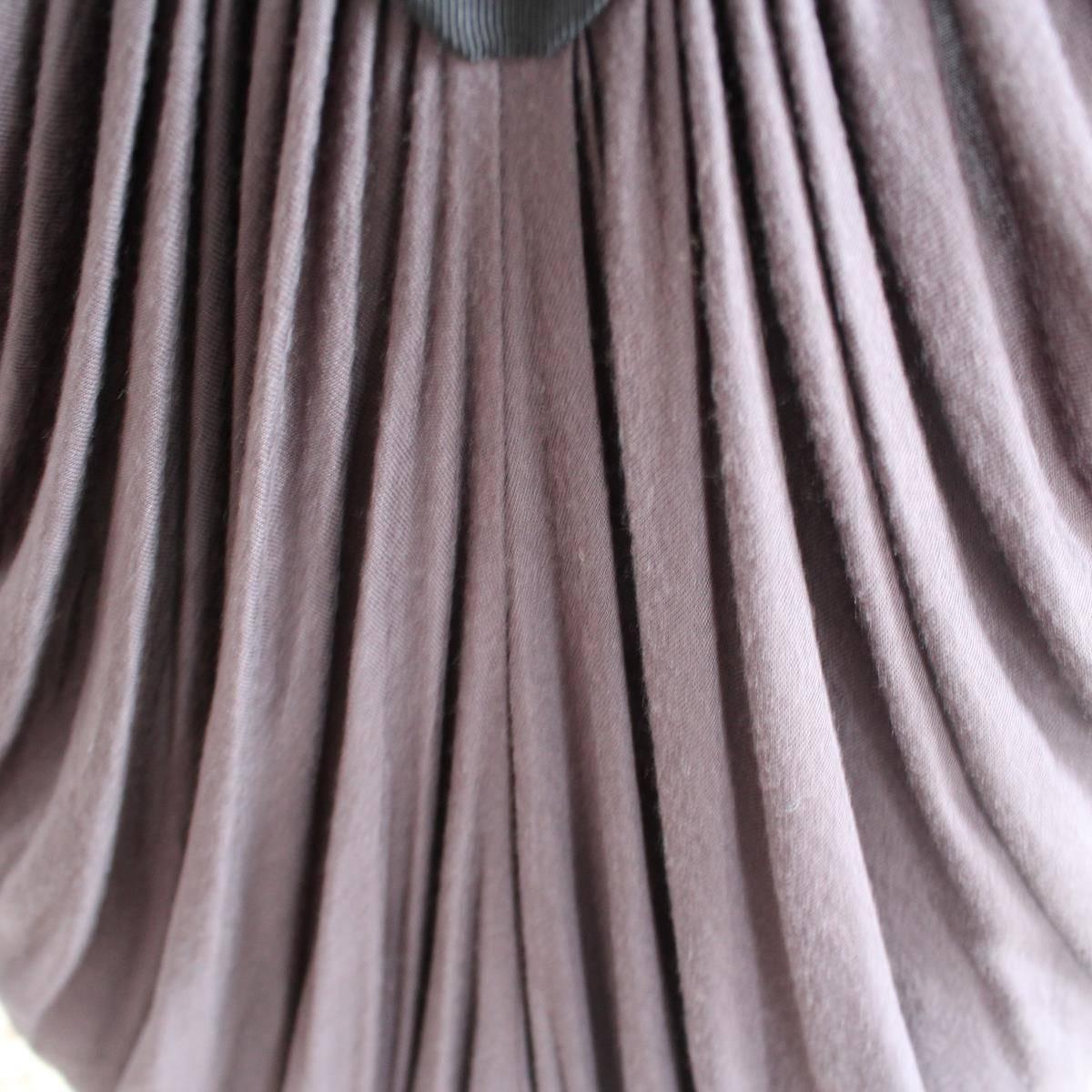 Beautiful and unusual Lanvin dress
Cotton and silk
Grey color
Central zip
