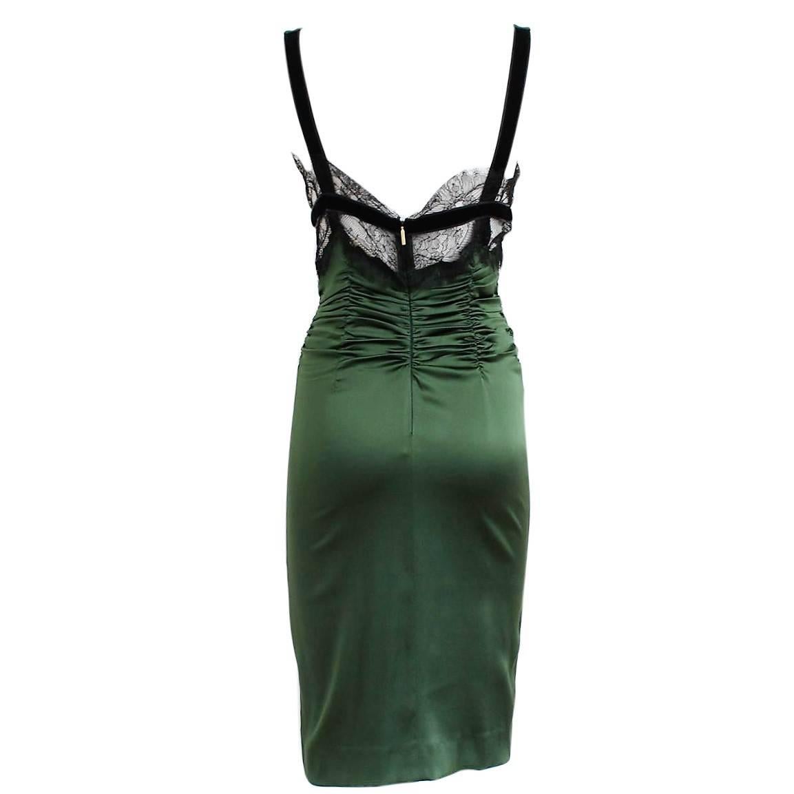 Fantastic dress by Roberto Cavalli
Green bottle color
Silk satin
Superb black lace on breast
Waist curliness
Total lenght (shoulder/hem) cm 102 (40 inches)
Made in Italy
Worldwide express shipping included in the price !