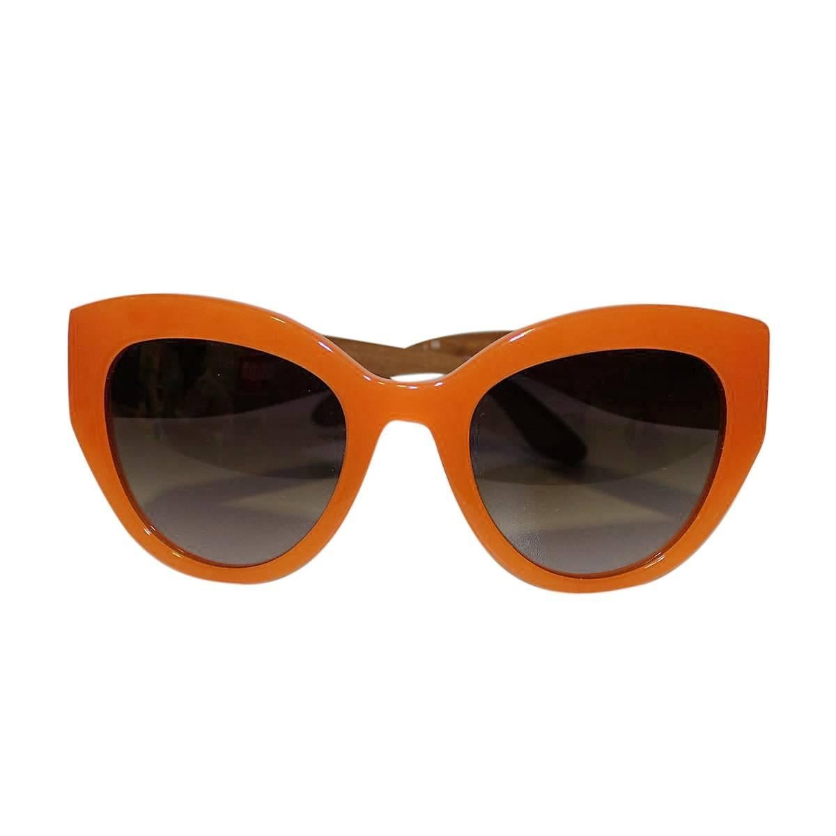 Amazing, stunning Dolce & Gabbana sunglasses
DG 4278 Sicilian carretto
2016 Collection
Special piece
Orange colour
Lateral sicilian cart
White and blue stripes
Celluloid acetate
Made in Italy
Worldwide express shipping included in the price