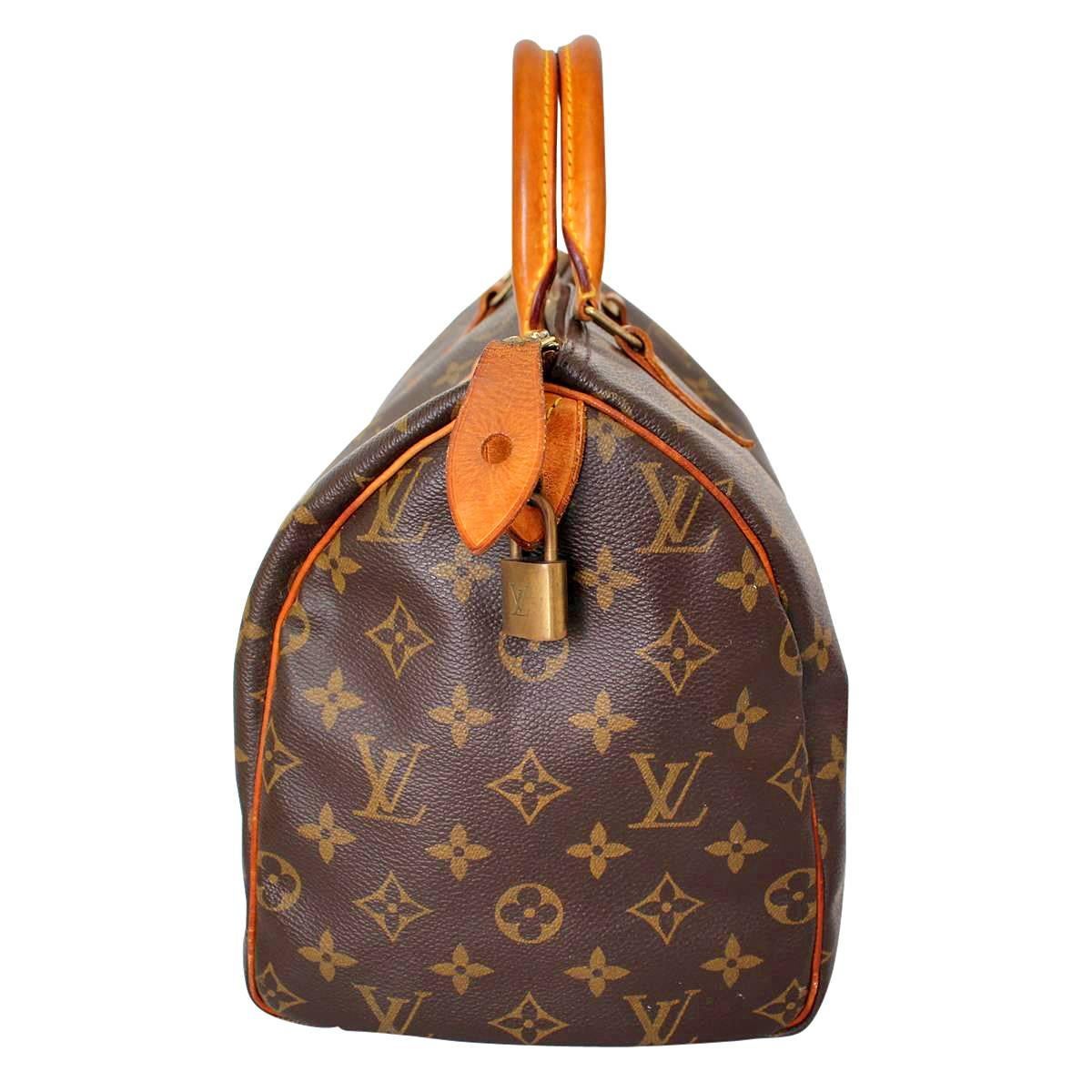 Iconic Louis Vuitton Speedy 30
Monogram canvas
Leather handles
Zip closure
Internal pocket
Key locker without keys
Cm 30 x 22 x 17 (11.8 x 8.6 x 6.7 inches)
Year 2005
Worldwide express shipping included in the price !
