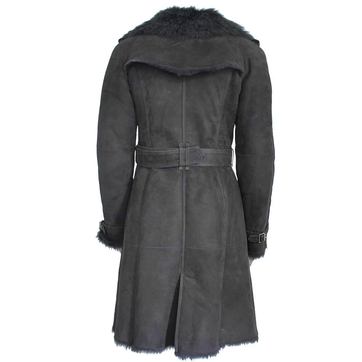 Wonderful and super warm shearling coat by Burberry
Bought in St Moritz, Switzerland
100% Shearling lamb
Internal lamb fur
Black color
Double breasted
Two pockets
With belt
Total length cm 90 (35.4 inches)
Size italian 40, 40/42 real