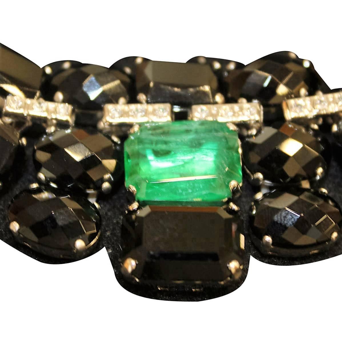 Bellissimo collier di Carlo Zini Milano
Uno dei migliori designer di bijoux del mondo
Stile Déco
Rodio non allergenico
Splendida costruzione di cristalli swarovsky e resine multicolori
Un pezzo unico!
Spedizione espressa in tutto il mondo