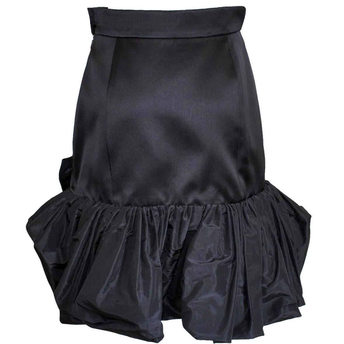 Beautiful skirt by Yves Saint Laurent
Acetate (60%) and silk (40%)
Taffetà
Black color
Lateral bow
Total length cm 56 (22 inches)
French size 40 (italian 44)
Made in France
Worldwide express shipping included in the price !