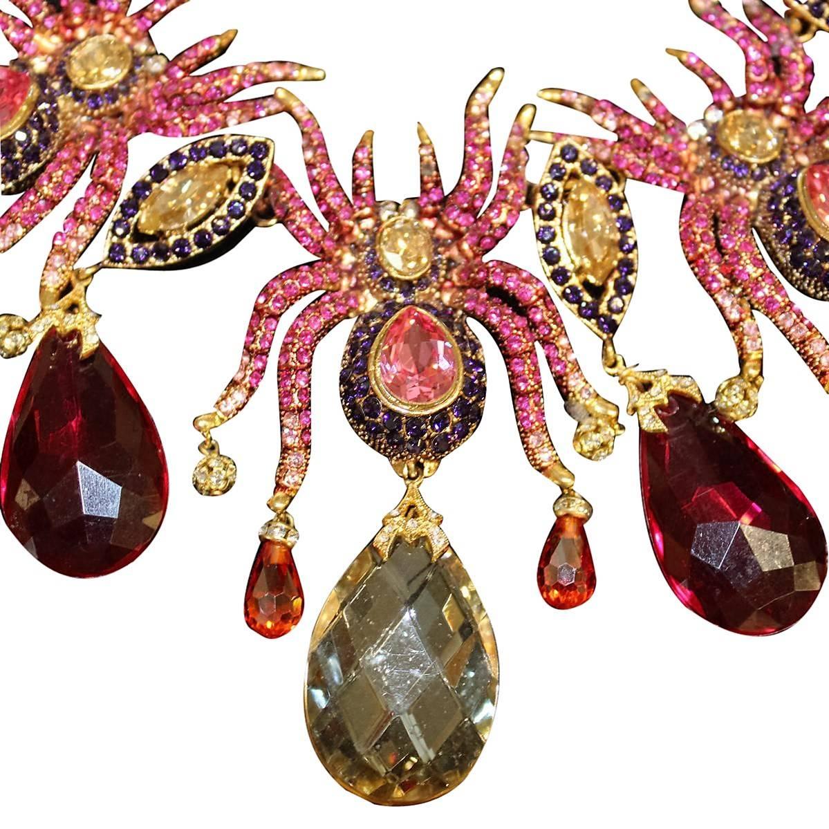Masterpiece by Carlo Zini bijoux Milano
One of the world greatest costume jewellers
Non allergenic rhodium
Multicolored spiders theme
Amazing hand creation of crystals and colored resins
Unique piece !
Made in Italy, artisanal way
Worldwide