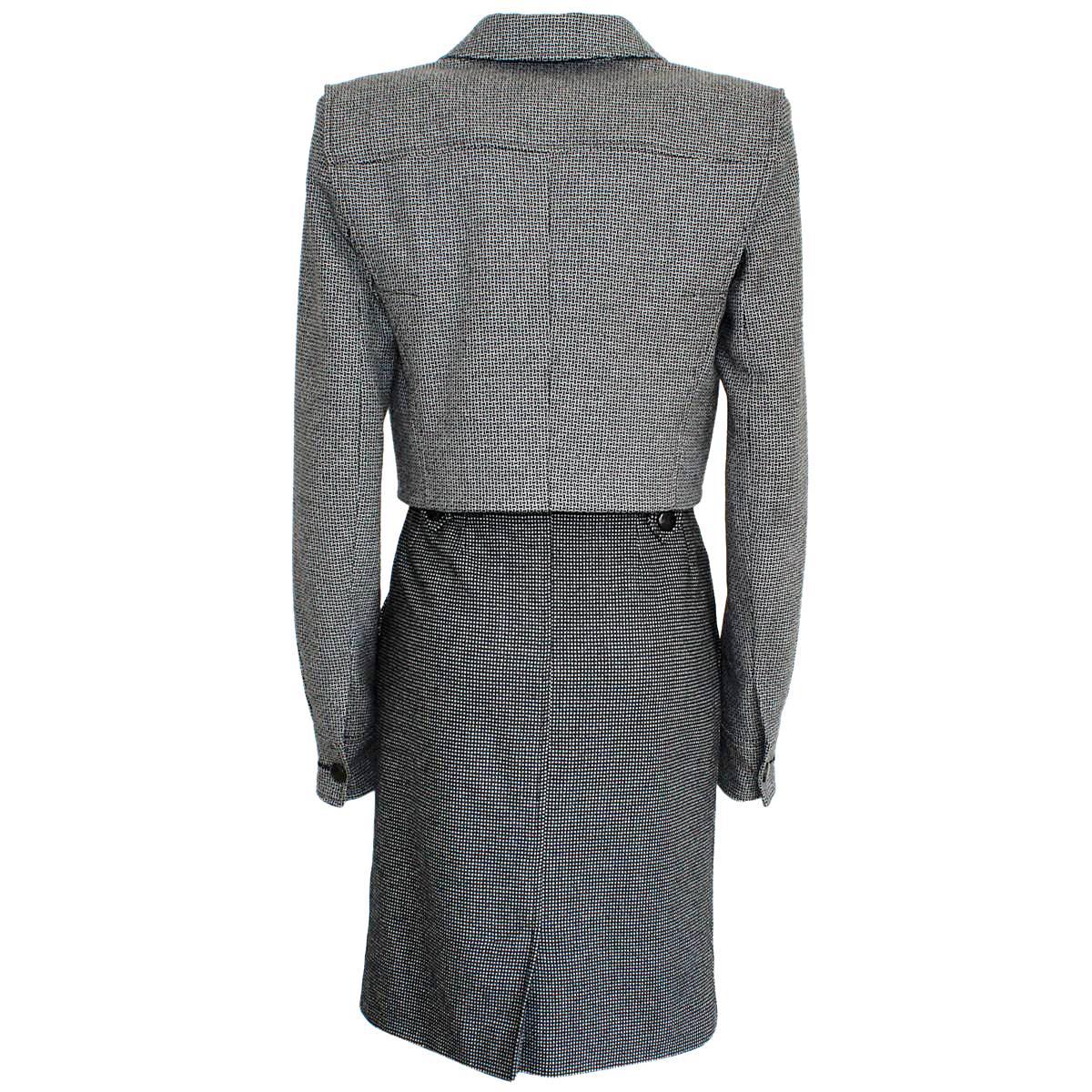 Amazing skirt and jacket suit by Yves Saint Laurent
Wool (90%) and cashmere
Grey color
Different texture of tweed between jacket and skirt
Unique button
Jacket length cm 45 (17.7 inches)
Skirt length cm 55 (21.6 inches)
French size 38