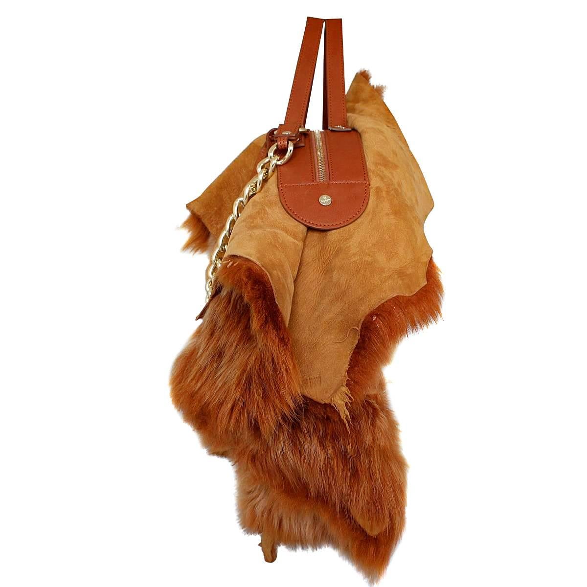 One of a kind !
Vivienne Westwood style !
Ecologic fur
Camel color
Golden chain
Two handles
Zip closure
Internal zip pocket
Cm 68 x 40 (26.7 x 15.7 inches)
With dustbag
Worldwide express shipping included in the price !