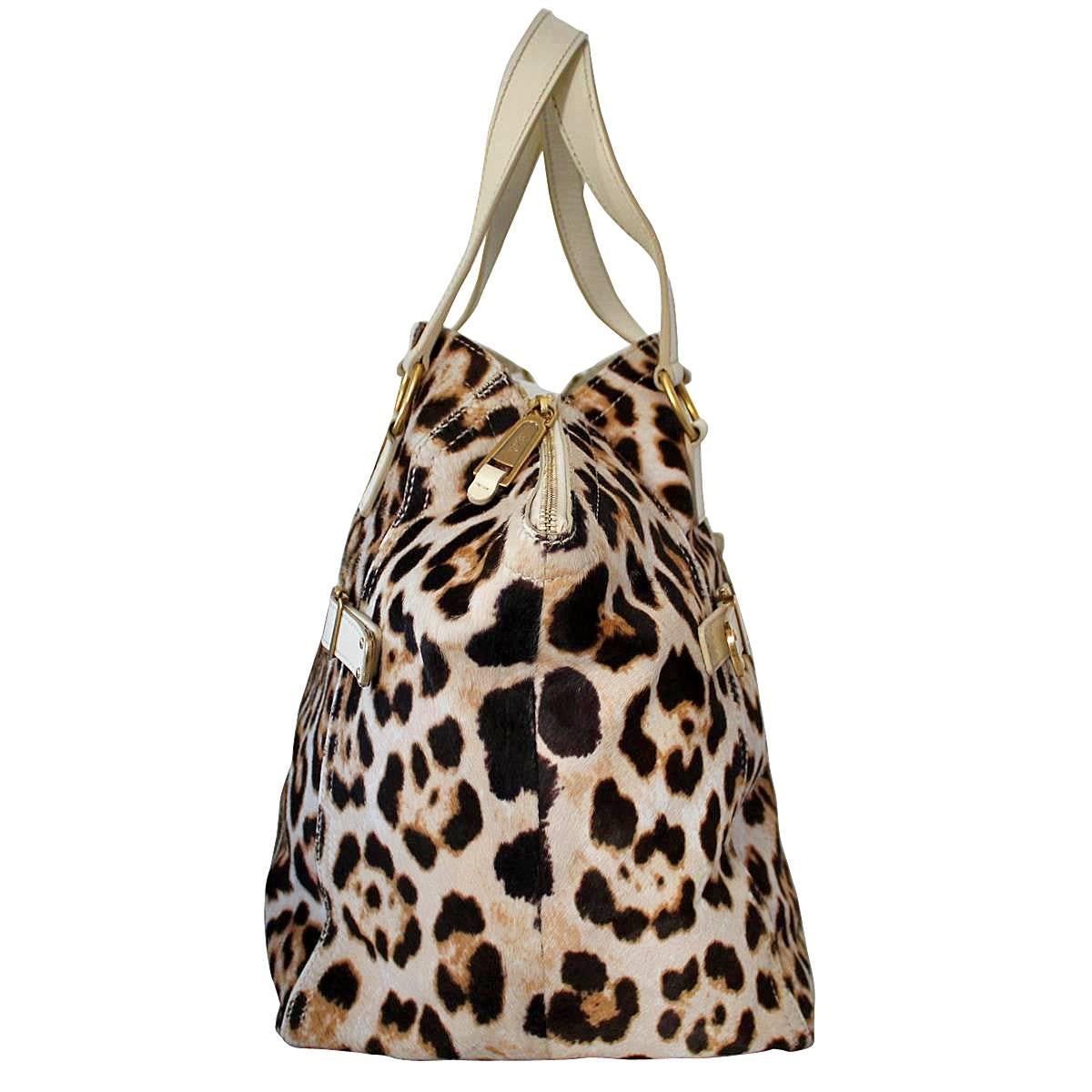 Beauiful animalier bag by Saint Laurent
Animalier horsehair
Cream leather
Two handles
Internal pocket
Cm 48 x 34 x 25 (18.8 x 13.3 x 9.84 inches)
Worldwide express shipping included in the price !