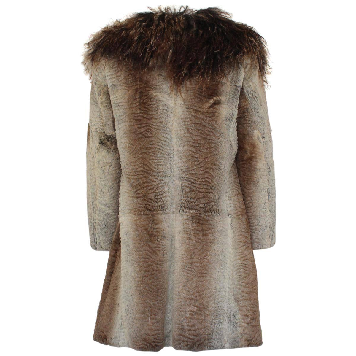 Beautiful lapin fur coat !
Shaded lapin fur
Different shades of beige
Mongolia collar (removable)
Authomatic buttons closure
2 Pockets
Total length from shoulder cm 78 (30.7 inches)
Worldwide express shipping included in the price !