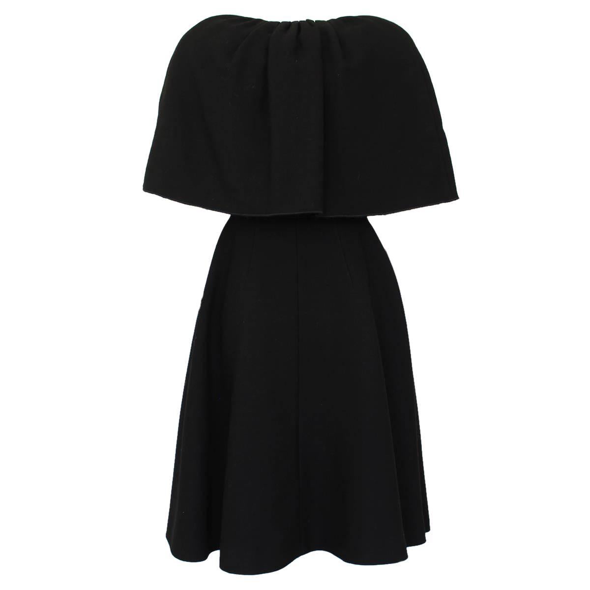 Wonderful Dolce & Gabbana coat
Wool
Black color
Sleeveless
