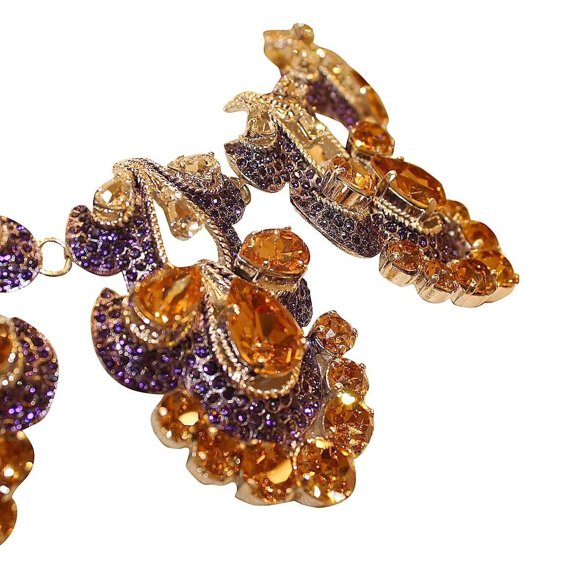 Amazing masterpiece by Carlo Zini
One of the world's best bijous designers
Non allergenic rhodium
Fleur de lis theme
Amazing creation of purple and yellow rhinestones and crystal
100% Artisanal work
Unique piece !
Condition: New from