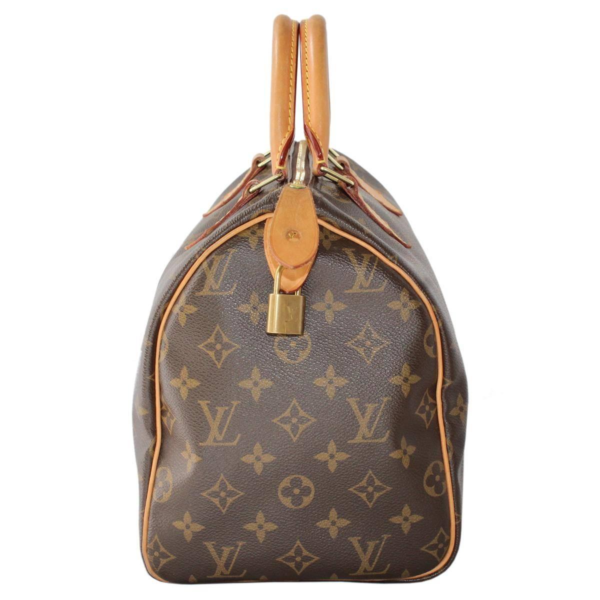 Iconic Louis Vuitton Speedy bag
Monogram canvas
Natural cowhide leather handles
Zip closure
Internal pocket
Cm 30 x 21 x 17 (11.8 x 8.26 x 6.7 inches)
With padlock and keys
Dustbag and box
Year 2014
Worldwide express shipping included in the price !