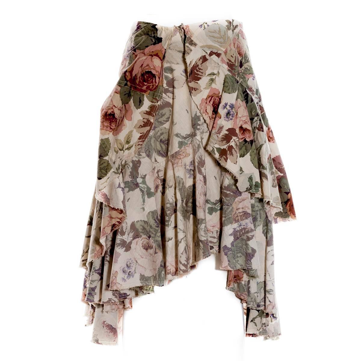 Beautiful and iconic skirt
Junya Watanabe Comme des Garçons
Cotton
Floral theme
Multicolored
Maximum length cm 75 (29.5 inches)
Made in Japan
Worldwide express shipping included in the price !