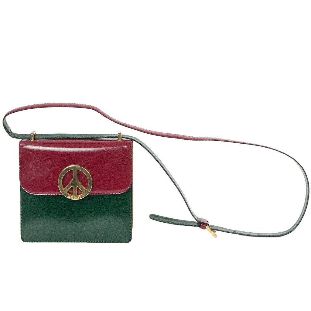 Beautiful and very rare Moschino vintage bag from the Late 1980's
Peace&Love theme 
Made in collaboration with the italian fashion industry Redwall (Borbonese)
Multicolored (green, dark red and ochre)
Closing golden peace&love symbol in the