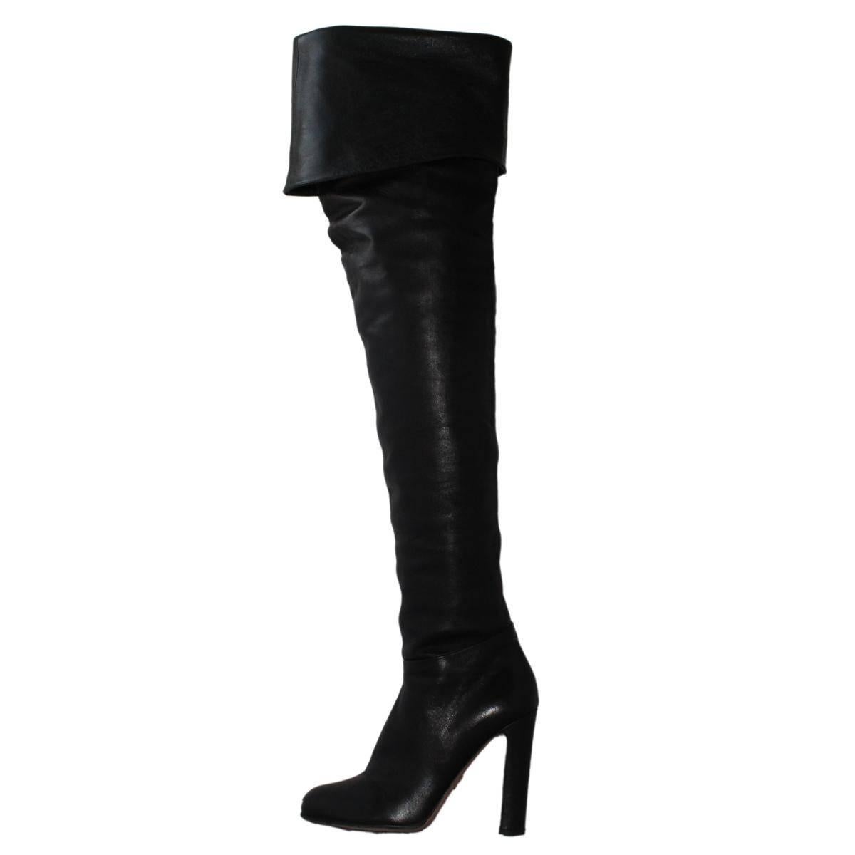 Amazing Prada black boots
Leather
Black color
Internal zip
Maximum length cm 87 (34.2 inches)
Heel height cm 11 (4.33 inches)
Worldwide express shipping included in the price !