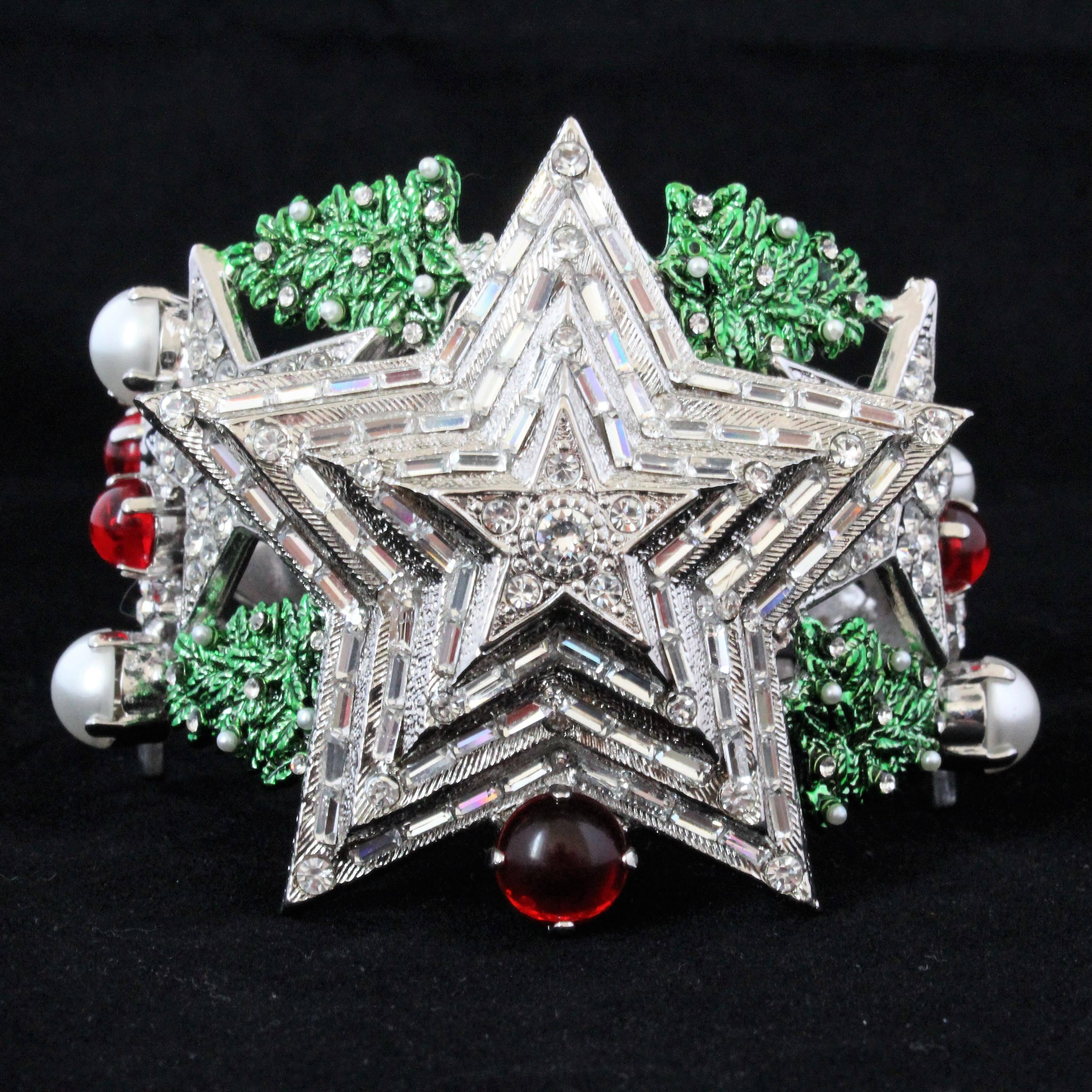 Amazing and funny Christmas bracelet by Carlo Zini
One of the greatest world bijoux designer
Christmas theme, star
Non allergenic rhodium
Amazing hand creation of class A swarovsky crystals and colored resins
Wrist diameter 17 cm (6.69 inches)
Star