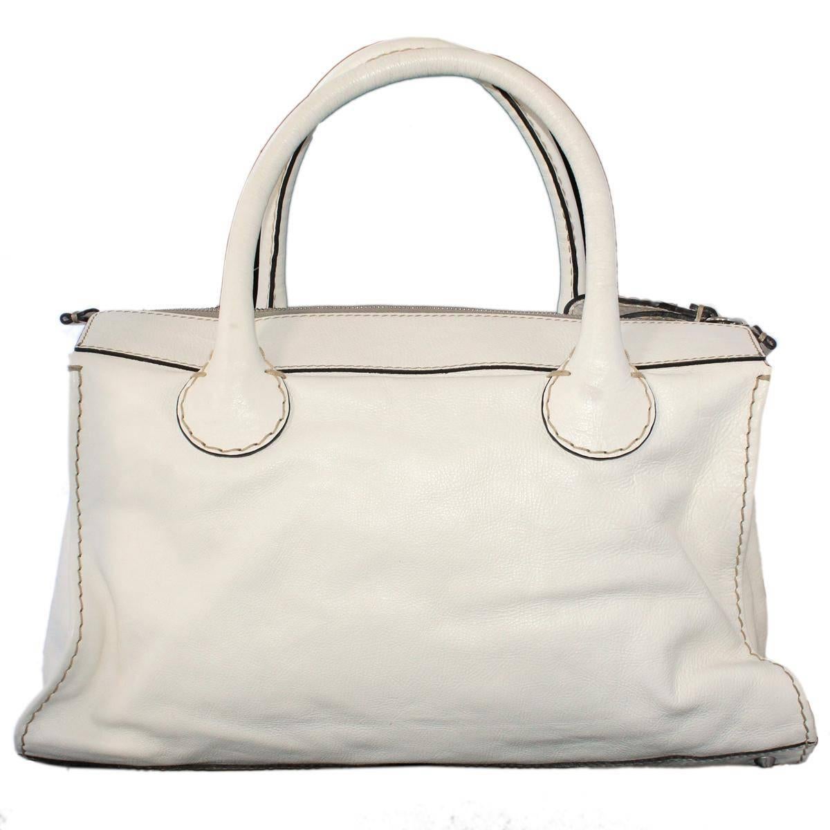 Beautiful and classy large bag
Leather
White cream color
Two handles
External pocket
Zip closure
Internal zip pocket
Textile internal
Cm 50 x 33 (19.3 x 12.9 inches)
Made in Italy
Worldwide express shipping included in the price