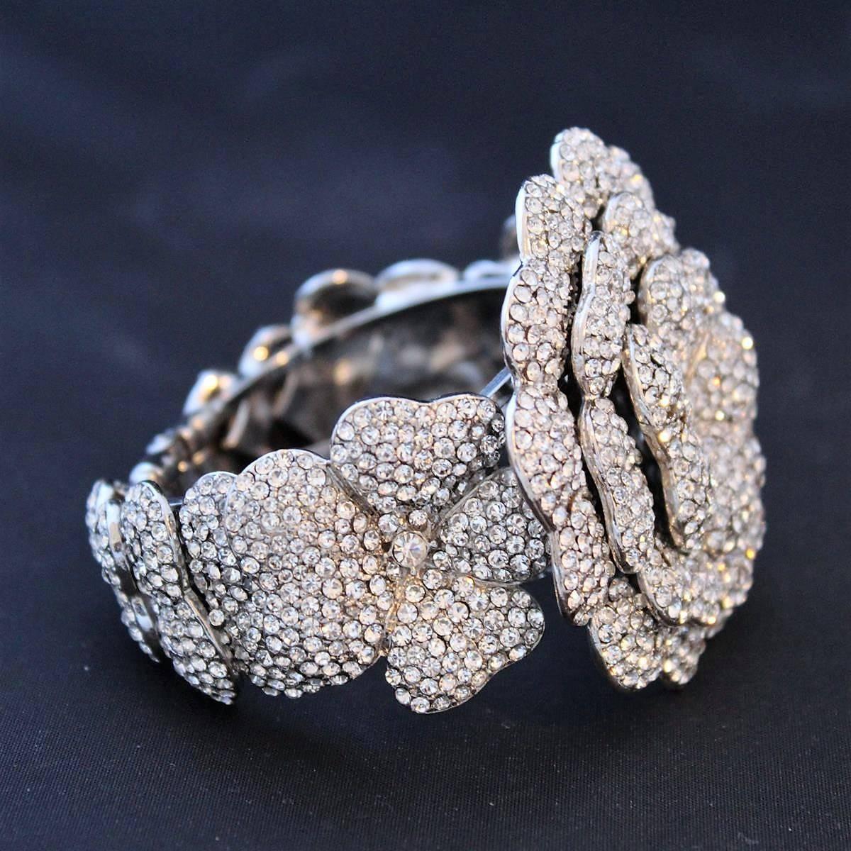 Stunning piece by Carlo Zini Milano
One of the greatest world fashion jewelry designers
Non allergenic rhodium
Amazing hand creation of class A swarovsky crystals
Total width cm 6,5 (2.55 inches)
Wrist cm 17 (6.69 inches)
100% Artisanal work made in