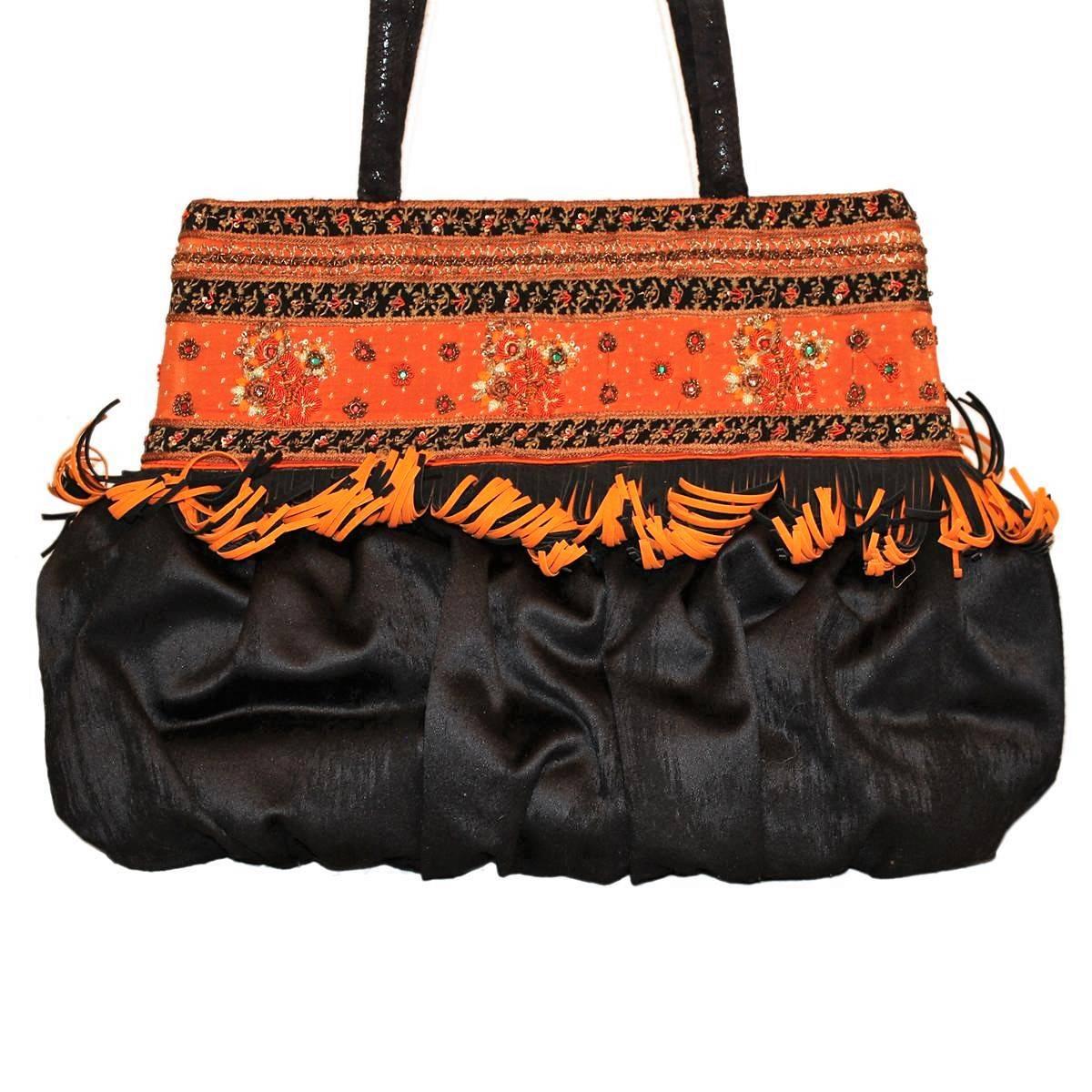 Masterpiece by Roberta Balsamo Milan
Limited edition
Black fabric
Orange and black silk
Embroidery and decorations applications
Representation of Indian faces
Stones applications
Double handle
With fringes
Magnetic closure
Cm 45 x 31 x 14 (17.7 x