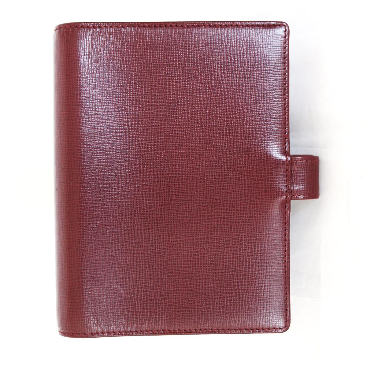 Iconic Agenda by Cartier
Leather
Red Cartier
Golden hardware
3 Internal little pockets
Cm 14 x 10 (5.5 x 3.93 inches)
No refill papers
Worldwide express shipping included in the price !