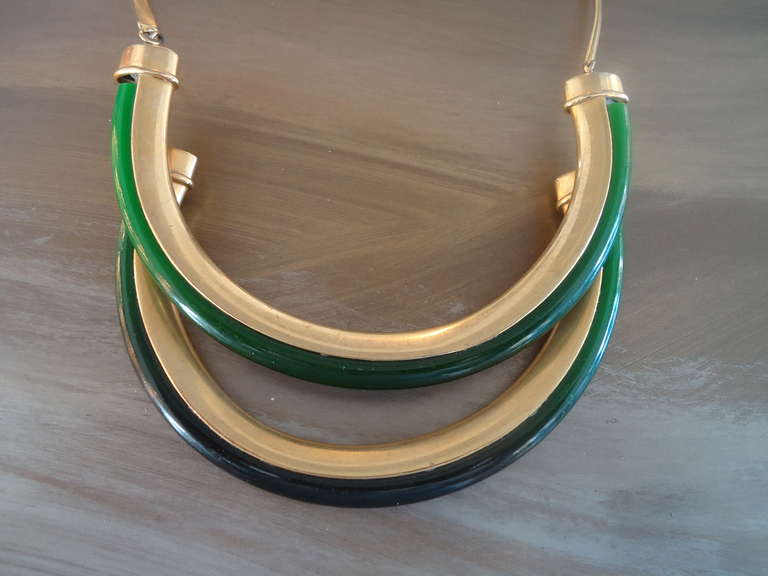 1950s Bozart Brass Emerald Colour Necklace In Excellent Condition In Gazzaniga (BG), IT